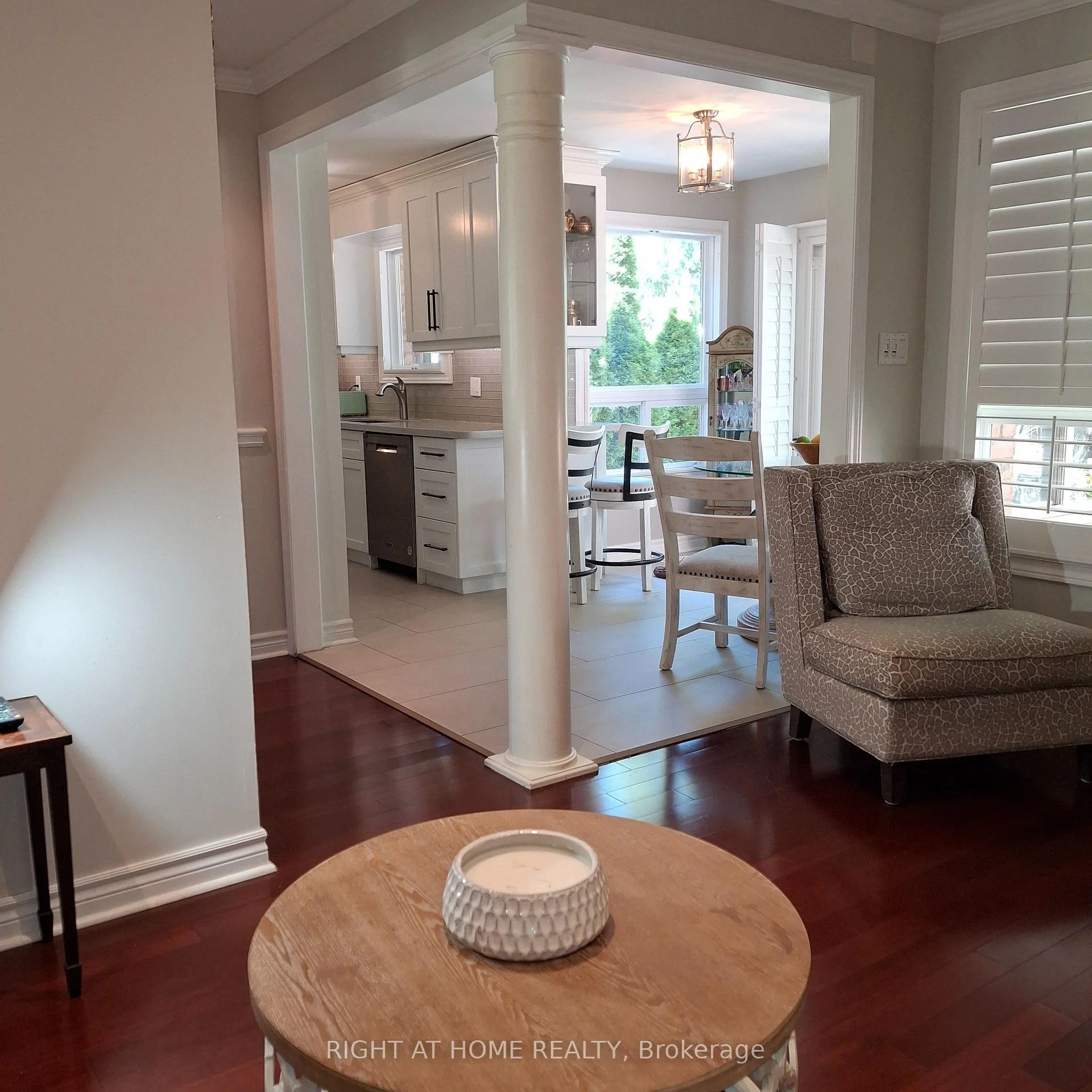 Photo 5 of Unit 9, 2272 Mowat Avenue, Oakville, River Oaks — HOMEH