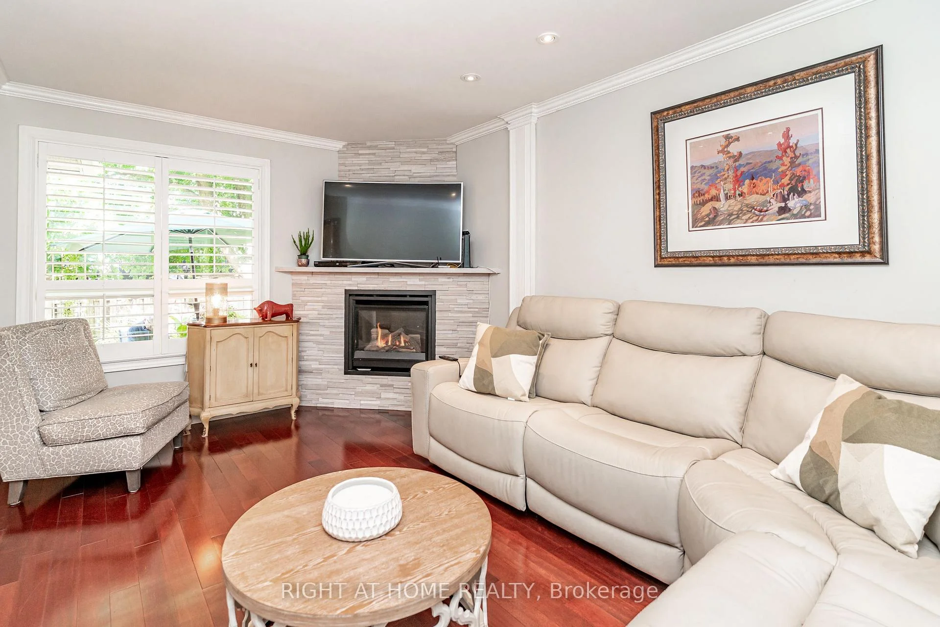 Photo 25 of Unit 9, 2272 Mowat Avenue, Oakville, River Oaks — HOMEH