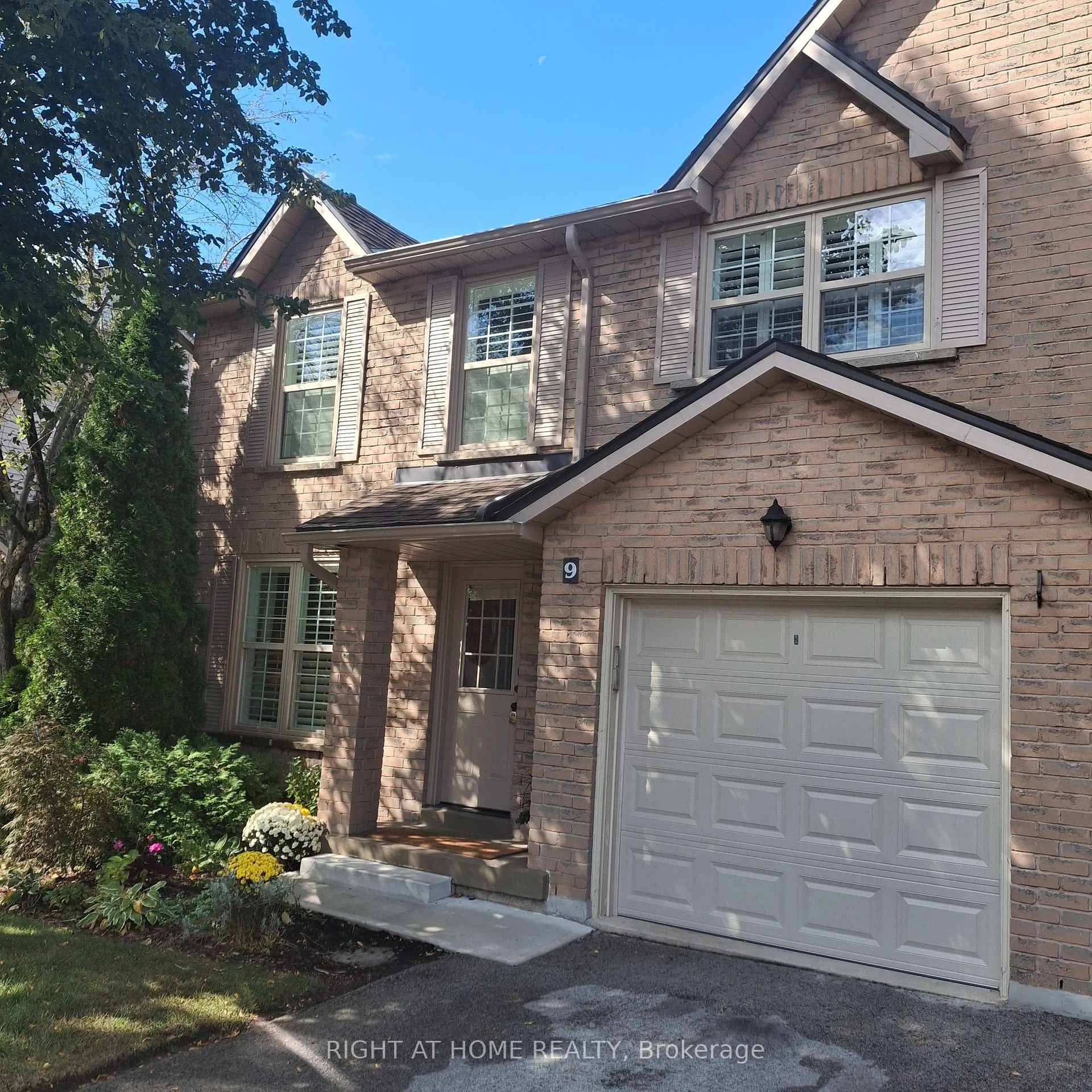Photo 1 of Unit 9, 2272 Mowat Avenue, Oakville, River Oaks — HOMEH