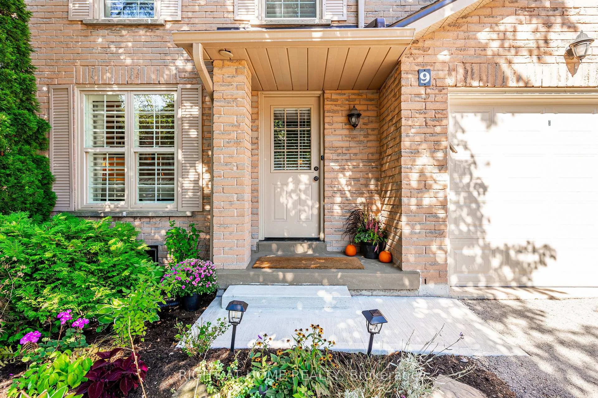 Photo 10 of Unit 9, 2272 Mowat Avenue, Oakville, River Oaks — HOMEH