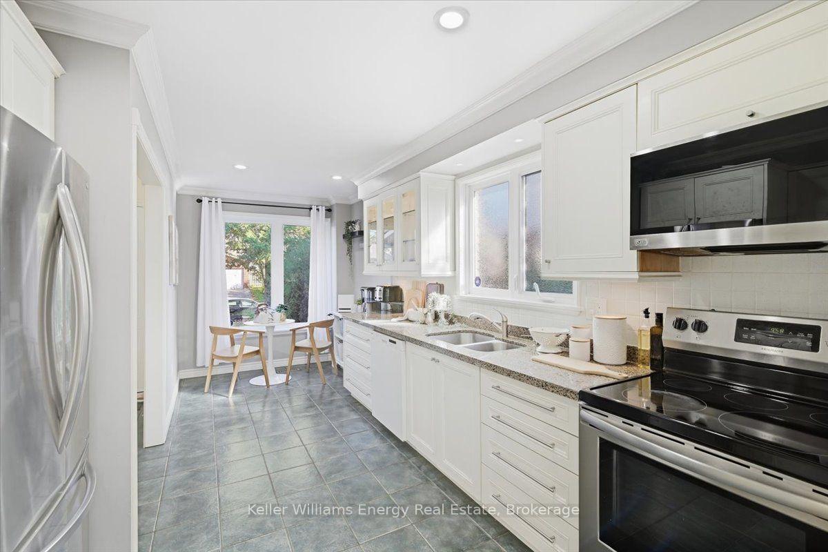 Photo 2 of 1569 Geta Circle, Pickering, Village East — HOMEH