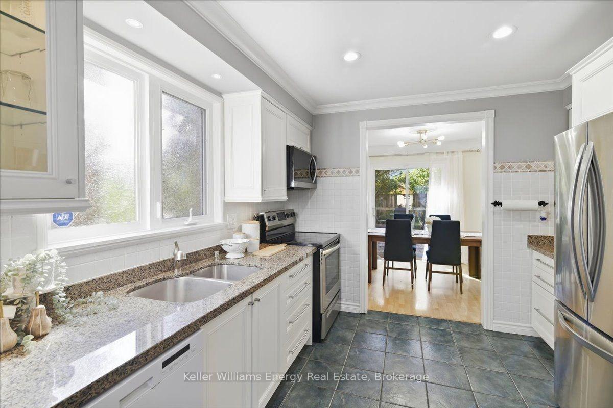 Photo 4 of 1569 Geta Circle, Pickering, Village East — HOMEH