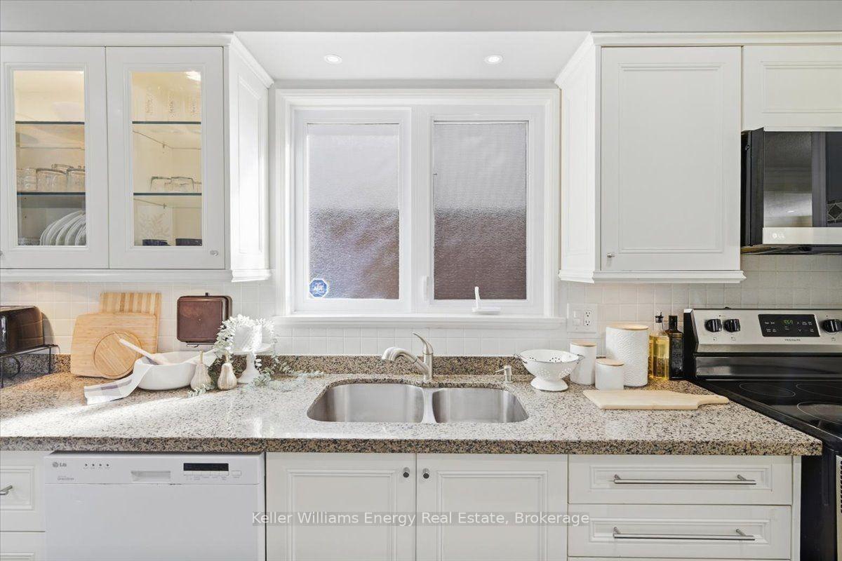 Photo 5 of 1569 Geta Circle, Pickering, Village East — HOMEH