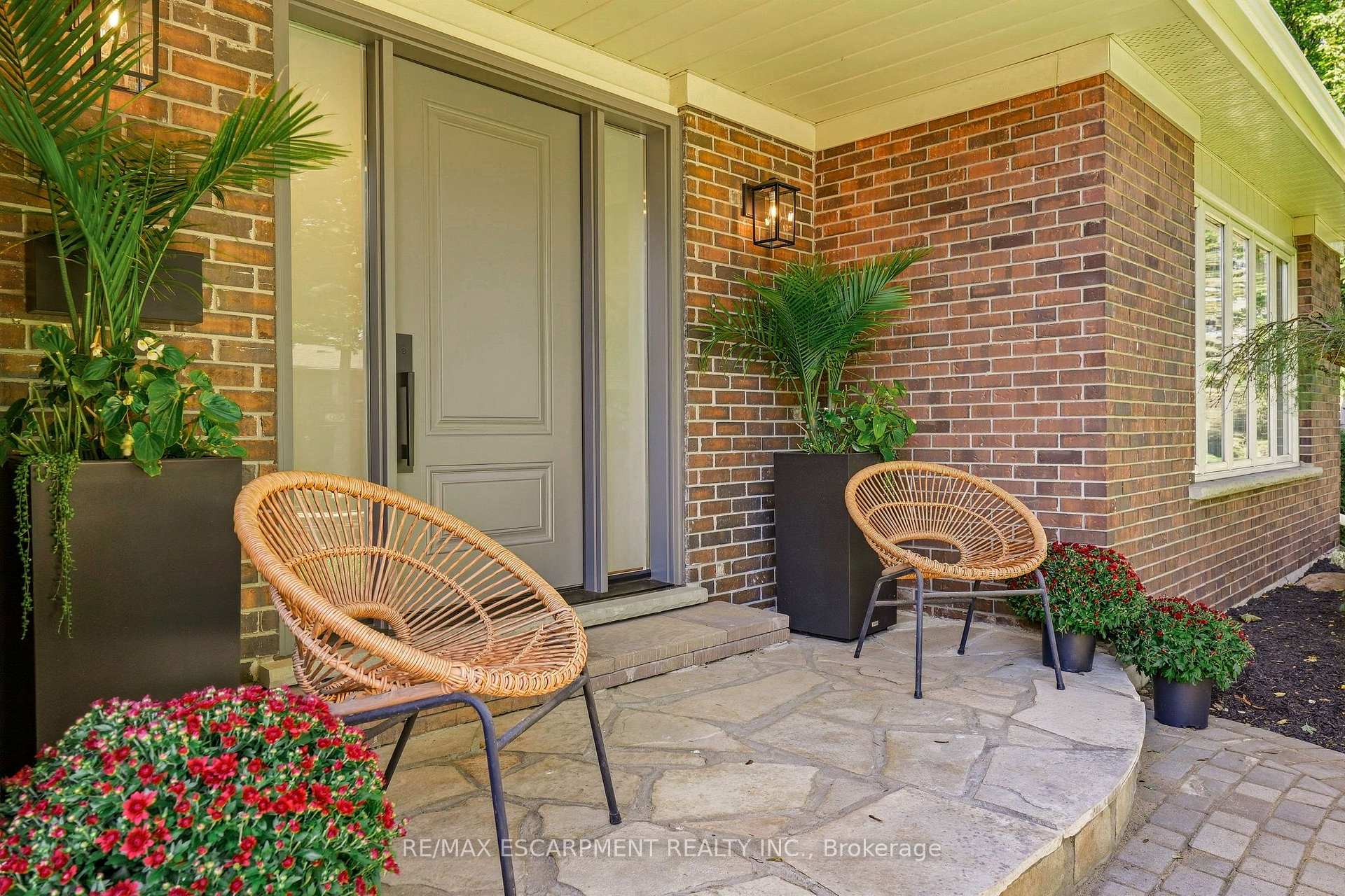 Photo 2 of 4159 Spruce Avenue, Burlington, Shoreacres — HOMEH