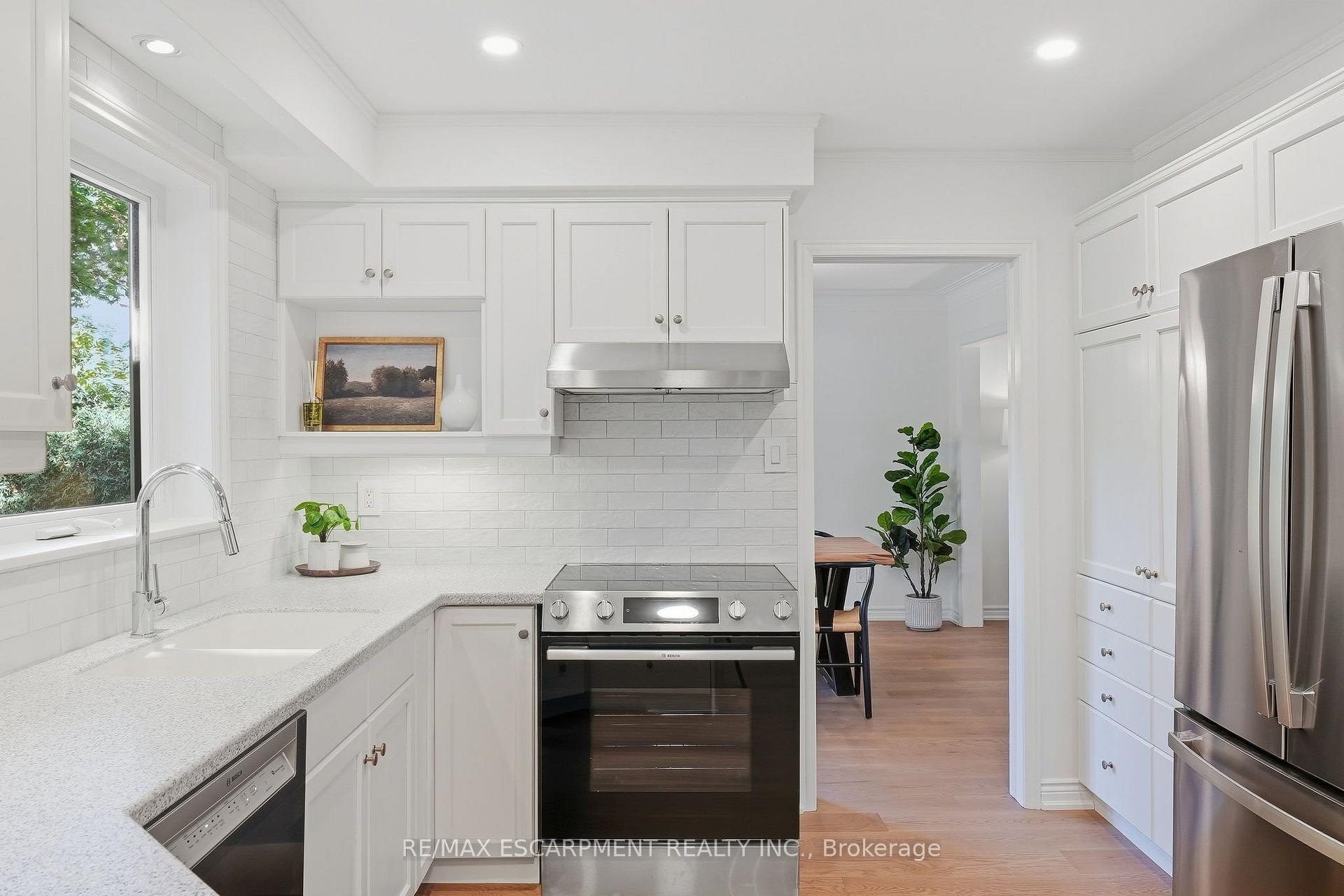 Photo 17 of 4159 Spruce Avenue, Burlington, Shoreacres — HOMEH