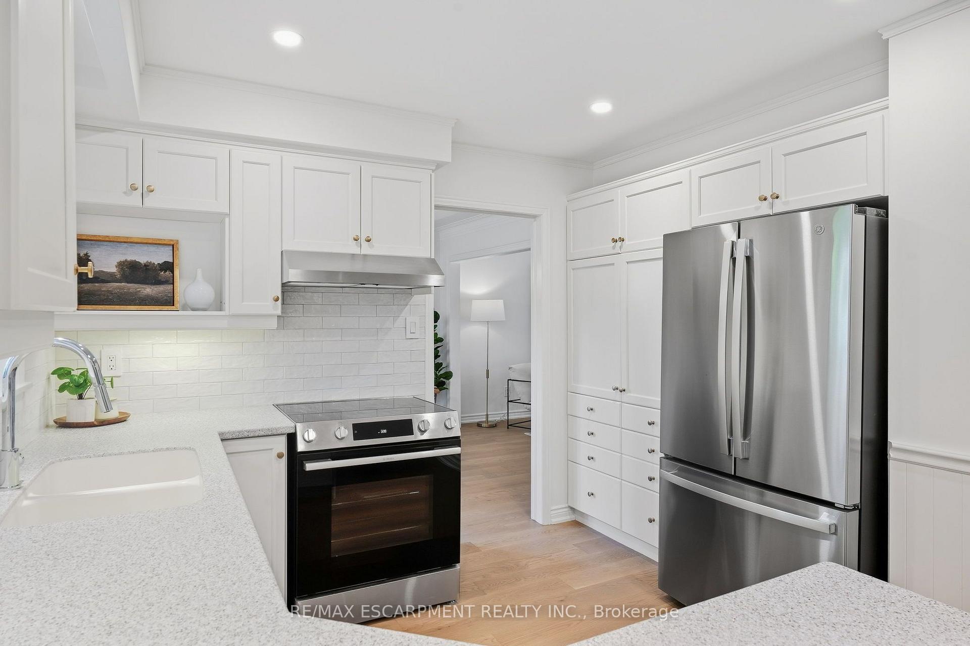 Photo 18 of 4159 Spruce Avenue, Burlington, Shoreacres — HOMEH