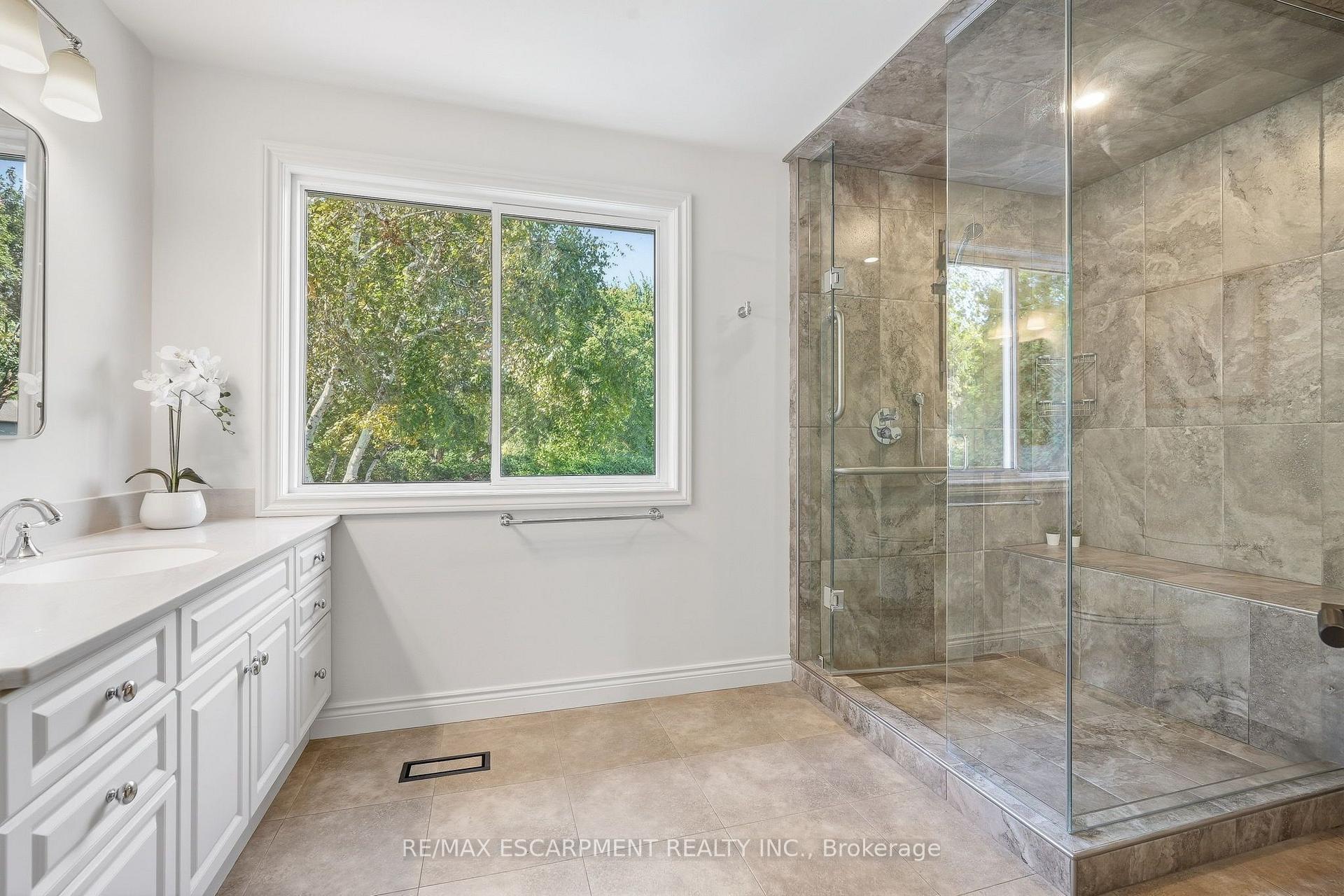 Photo 29 of 4159 Spruce Avenue, Burlington, Shoreacres — HOMEH
