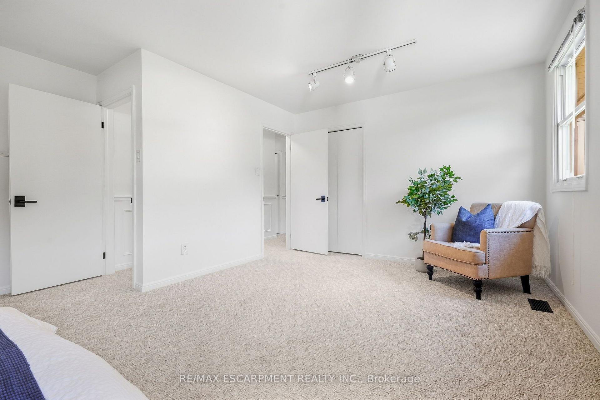 Photo 33 of 4159 Spruce Avenue, Burlington, Shoreacres — HOMEH