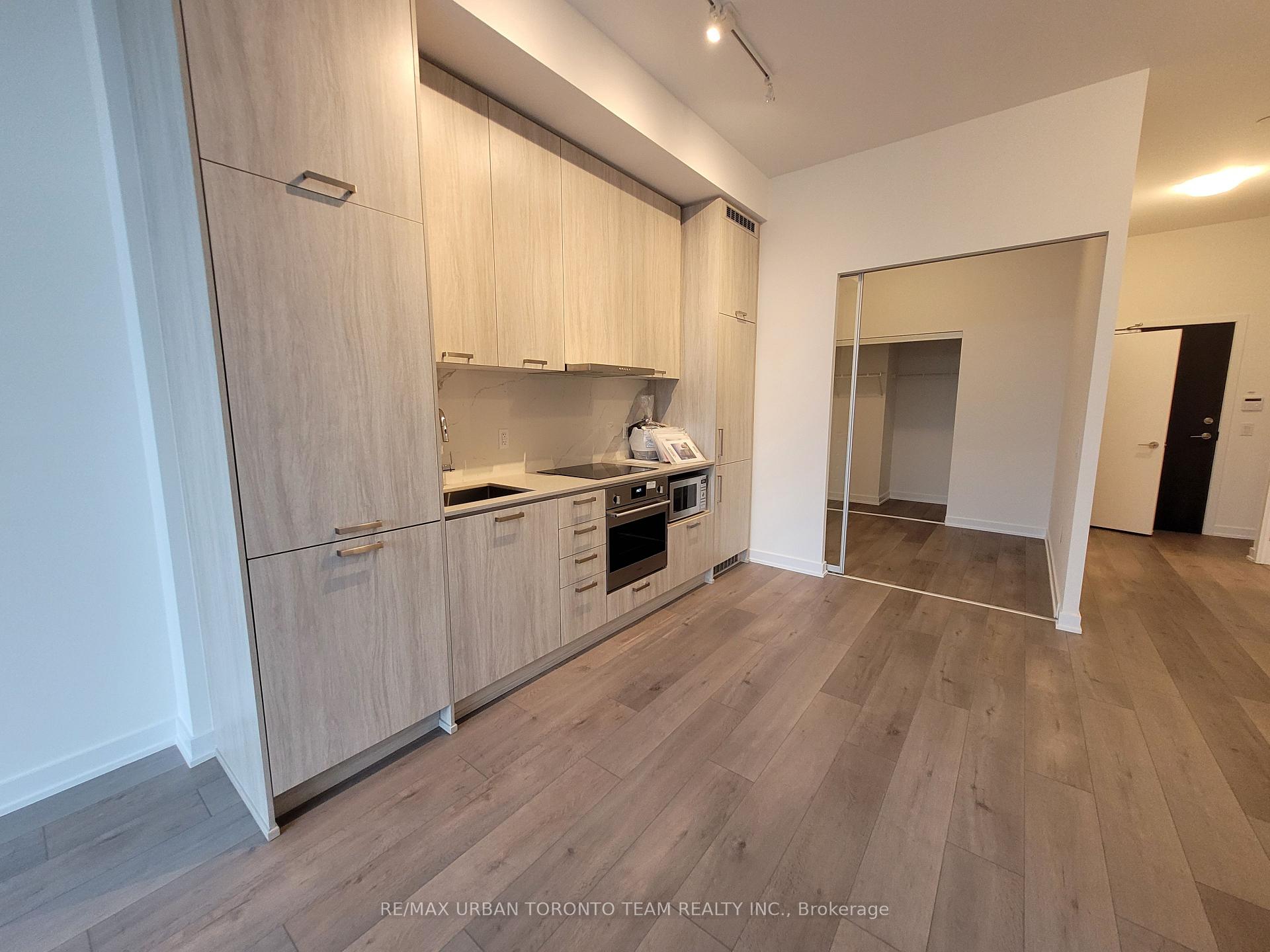 Photo 6 of Unit 306, 10 Honeycrisp Crescent, Vaughan, Vaughan Corporate Centre — HOMEH