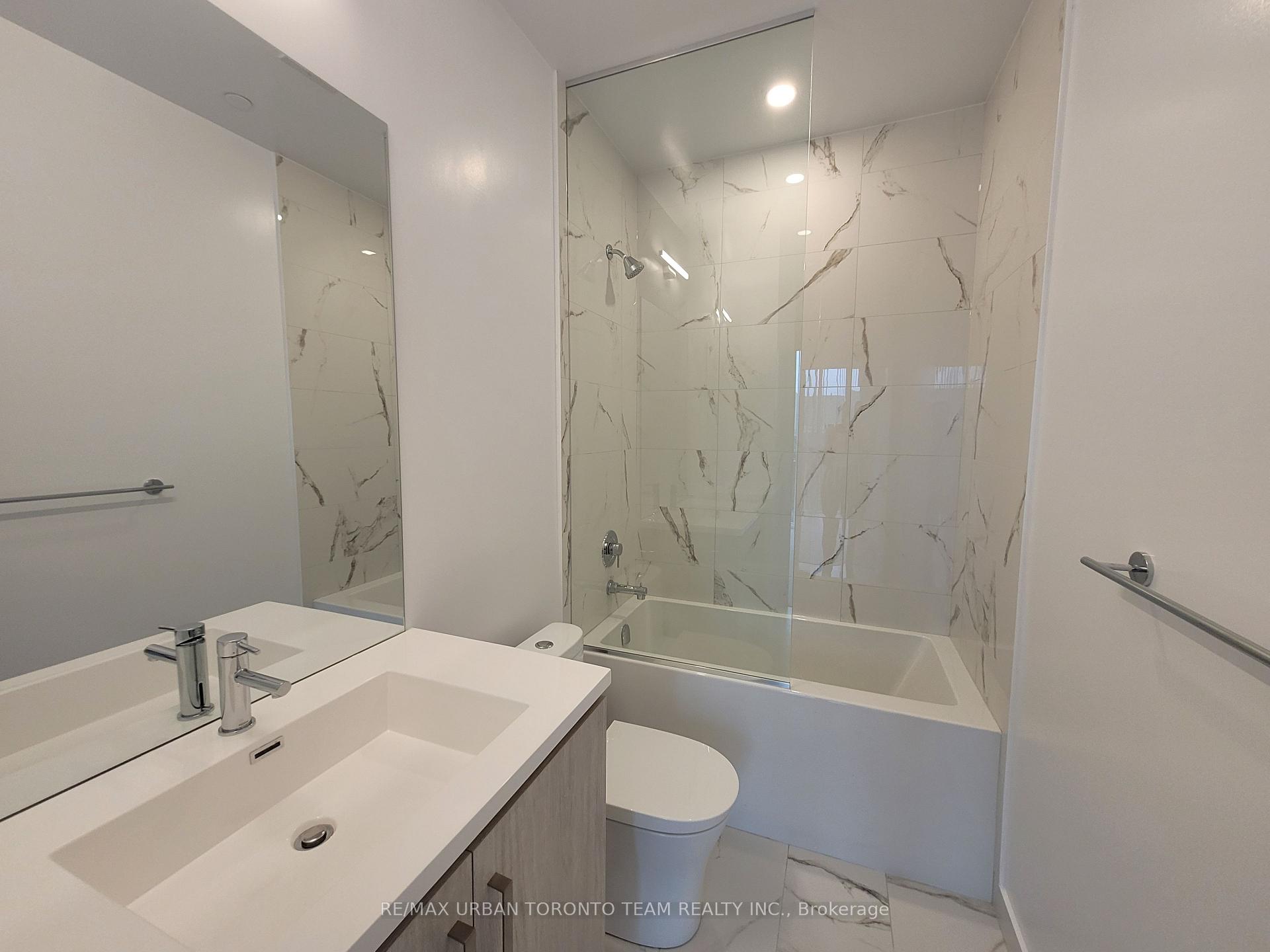Photo 7 of Unit 306, 10 Honeycrisp Crescent, Vaughan, Vaughan Corporate Centre — HOMEH