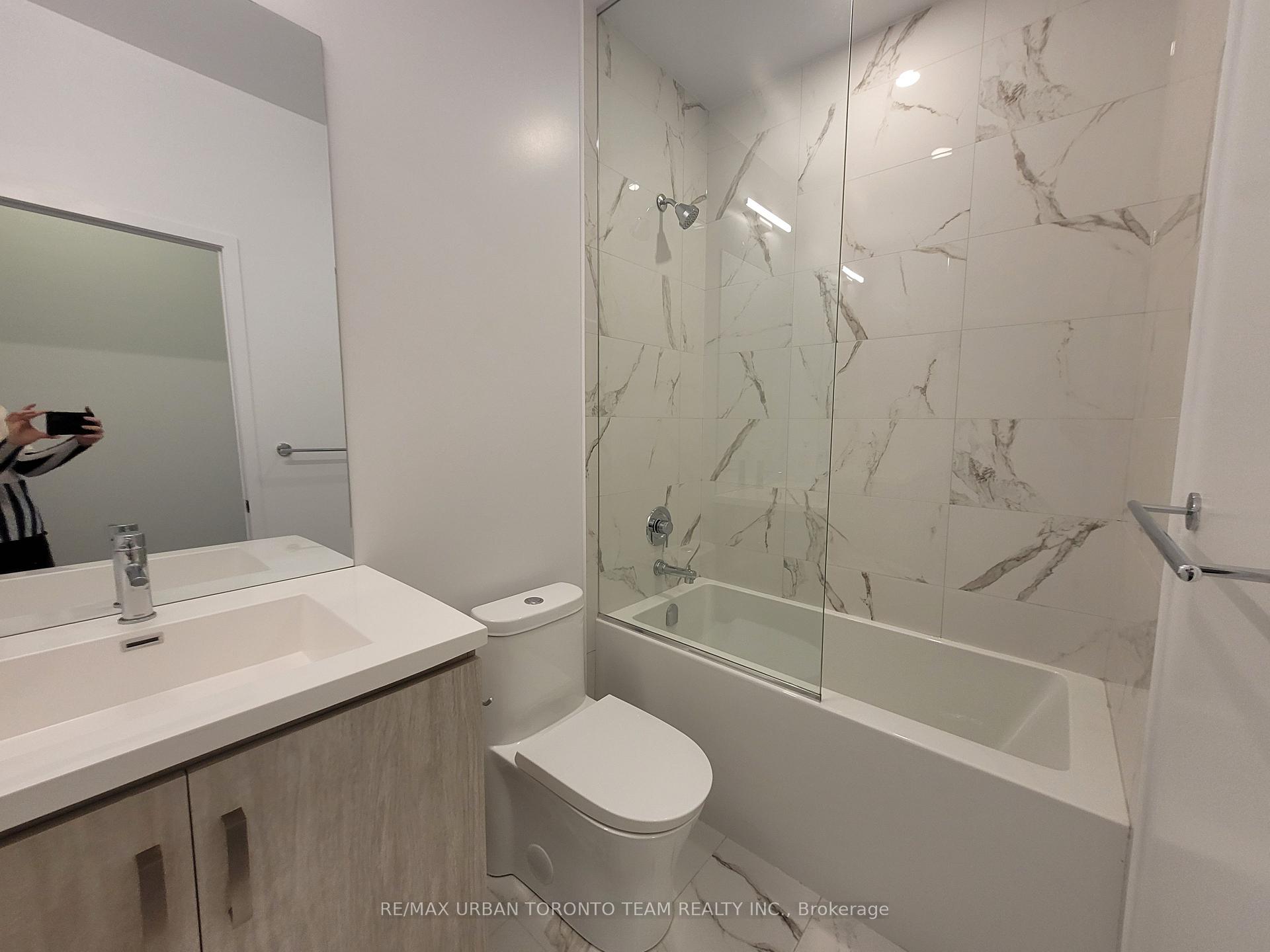 Photo 8 of Unit 306, 10 Honeycrisp Crescent, Vaughan, Vaughan Corporate Centre — HOMEH