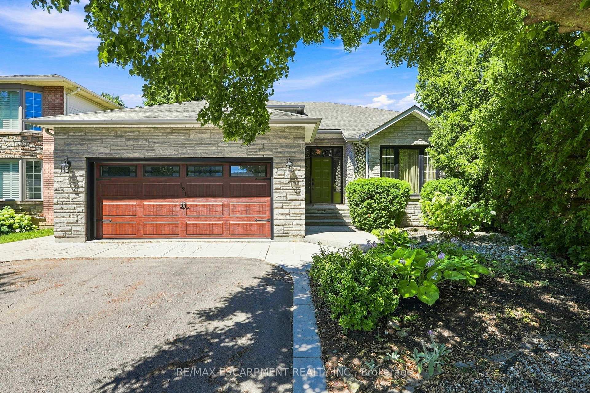 Photo 2 of 121 First Road W, Hamilton, Stoney Creek — HOMEH