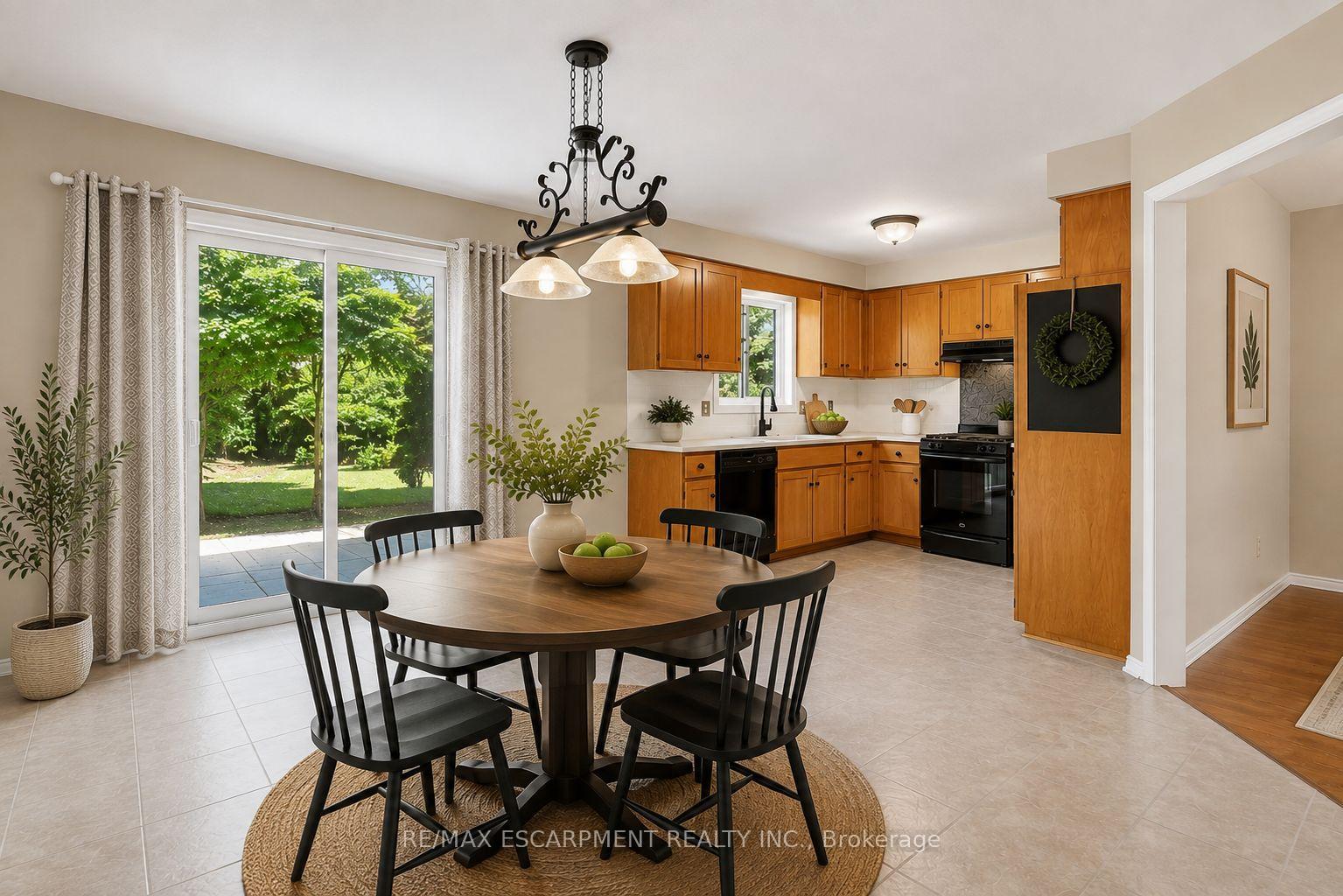 Photo 15 of 121 First Road W, Hamilton, Stoney Creek — HOMEH