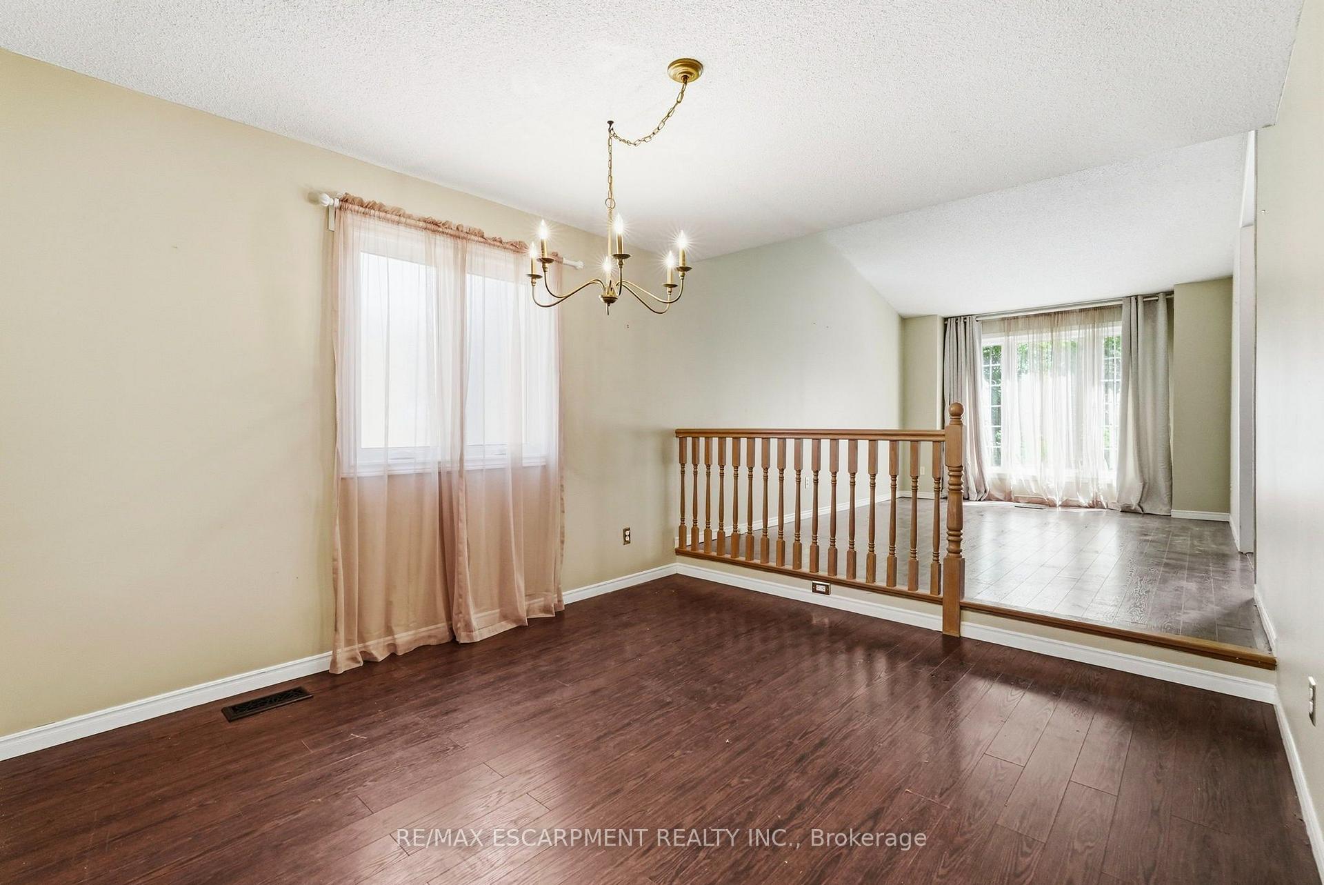Photo 16 of 121 First Road W, Hamilton, Stoney Creek — HOMEH