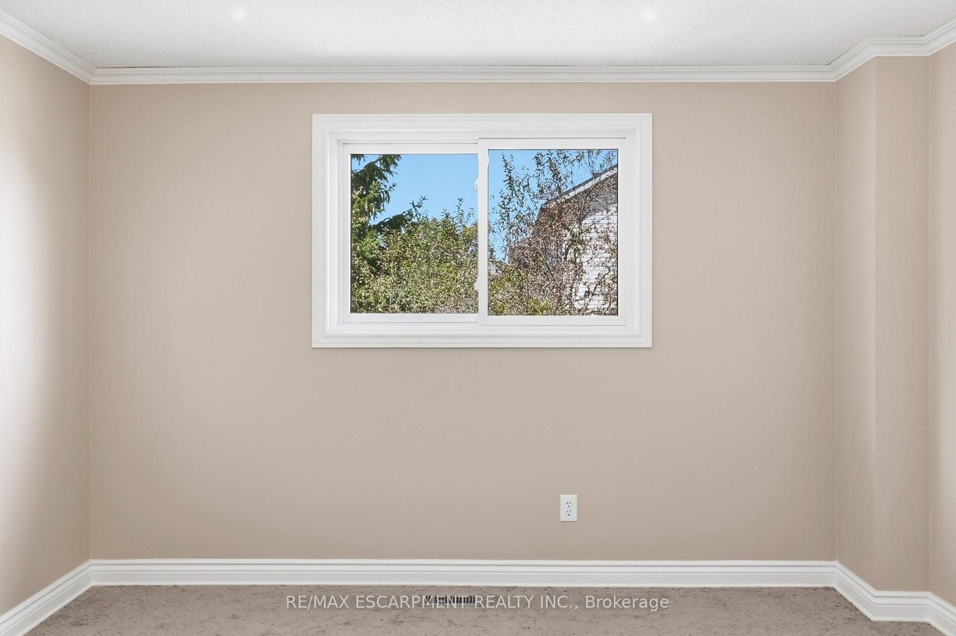 Photo 25 of 121 First Road W, Hamilton, Stoney Creek — HOMEH