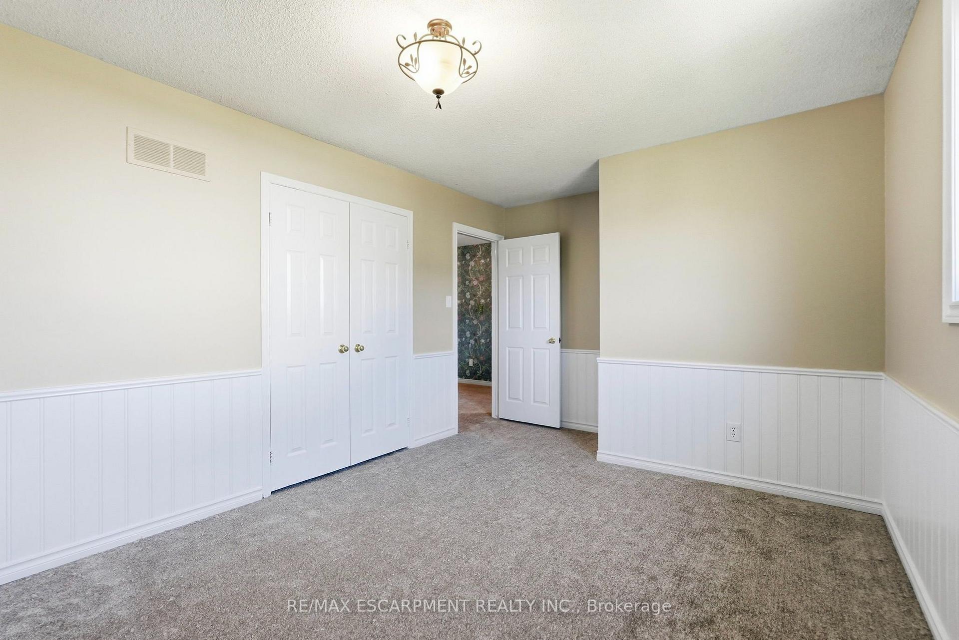 Photo 29 of 121 First Road W, Hamilton, Stoney Creek — HOMEH