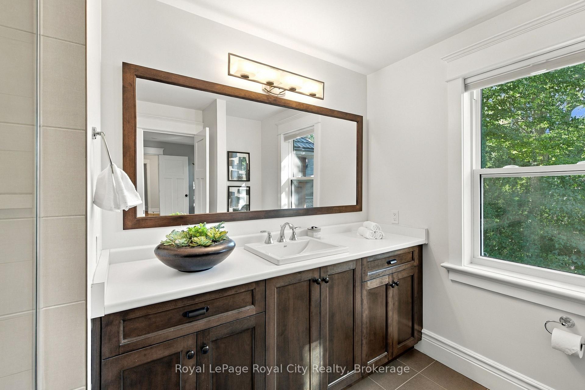 Photo 25 of 40 Lyon Avenue, Guelph, Exhibition Park — HOMEH