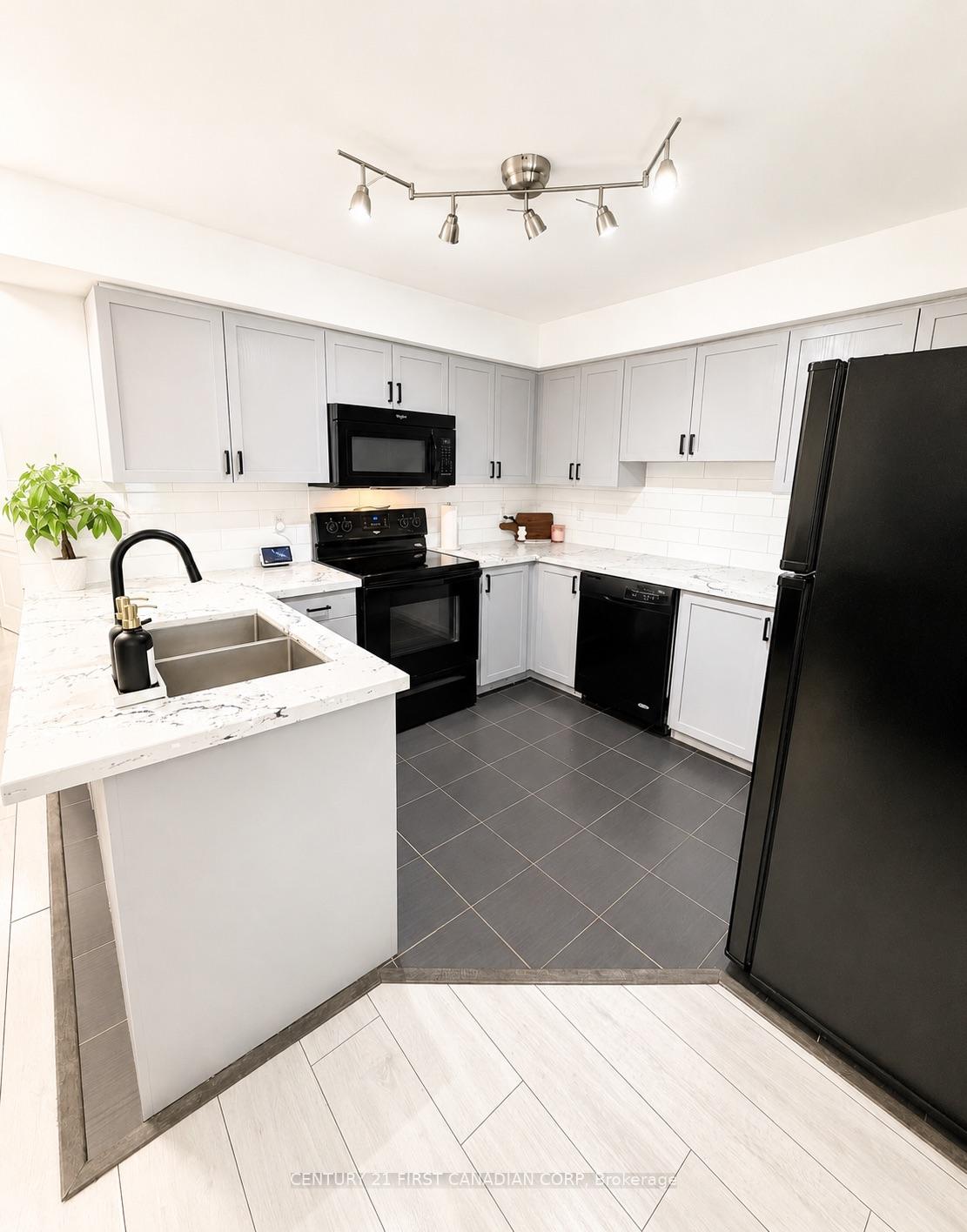 Photo 5 of Unit 2, 35 Hays Boulevard, Oakville, River Oaks — HOMEH