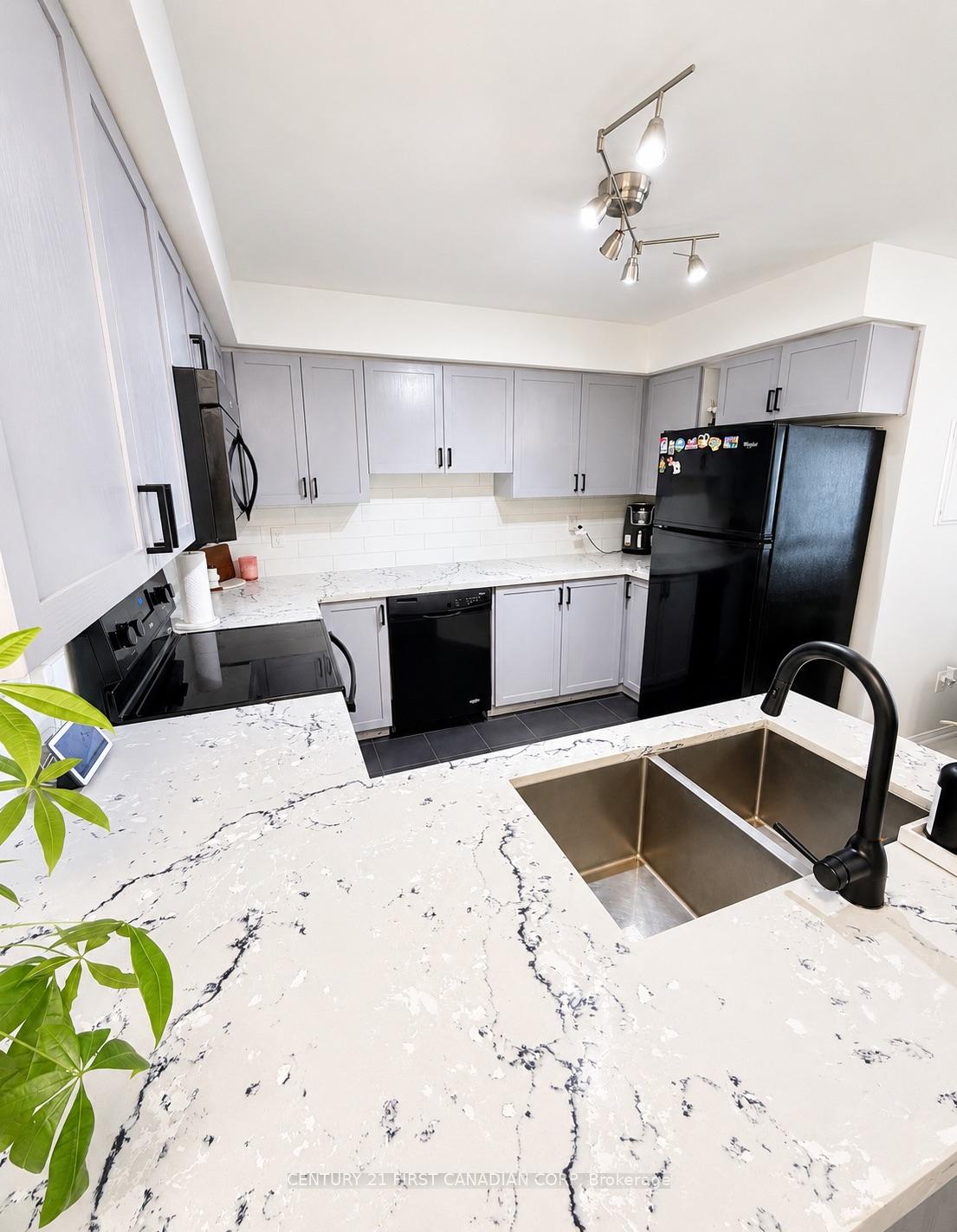 Photo 6 of Unit 2, 35 Hays Boulevard, Oakville, River Oaks — HOMEH
