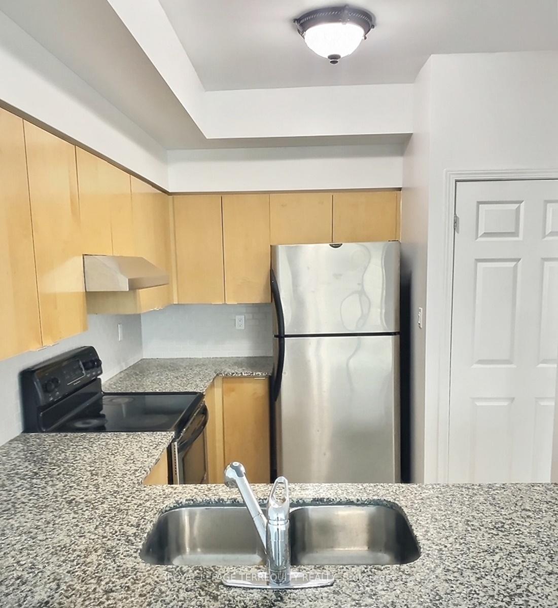Photo 6 of Unit 2322, 230 Queens Quay W, Toronto, Waterfront Communities — HOMEH