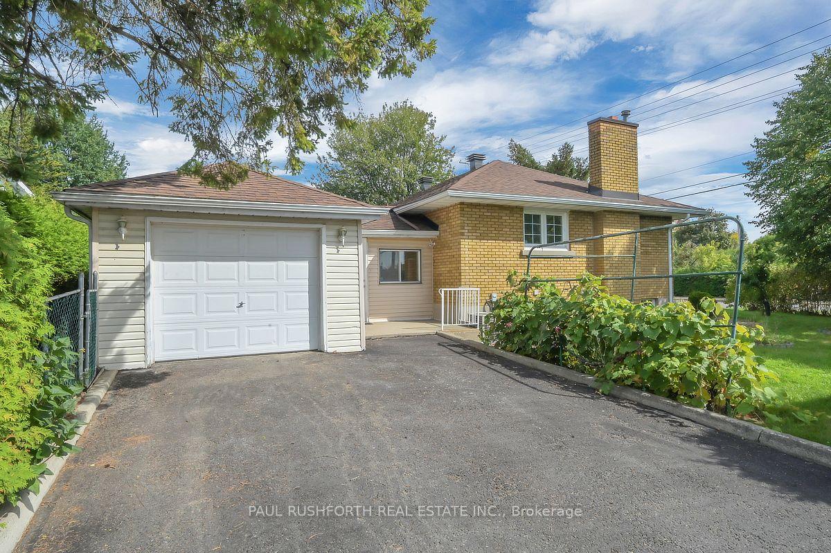 Photo 3 of 41 Capilano Drive, Ottawa, City View/Skyline/Fisher Heights/Parkwood Hills — HOMEH