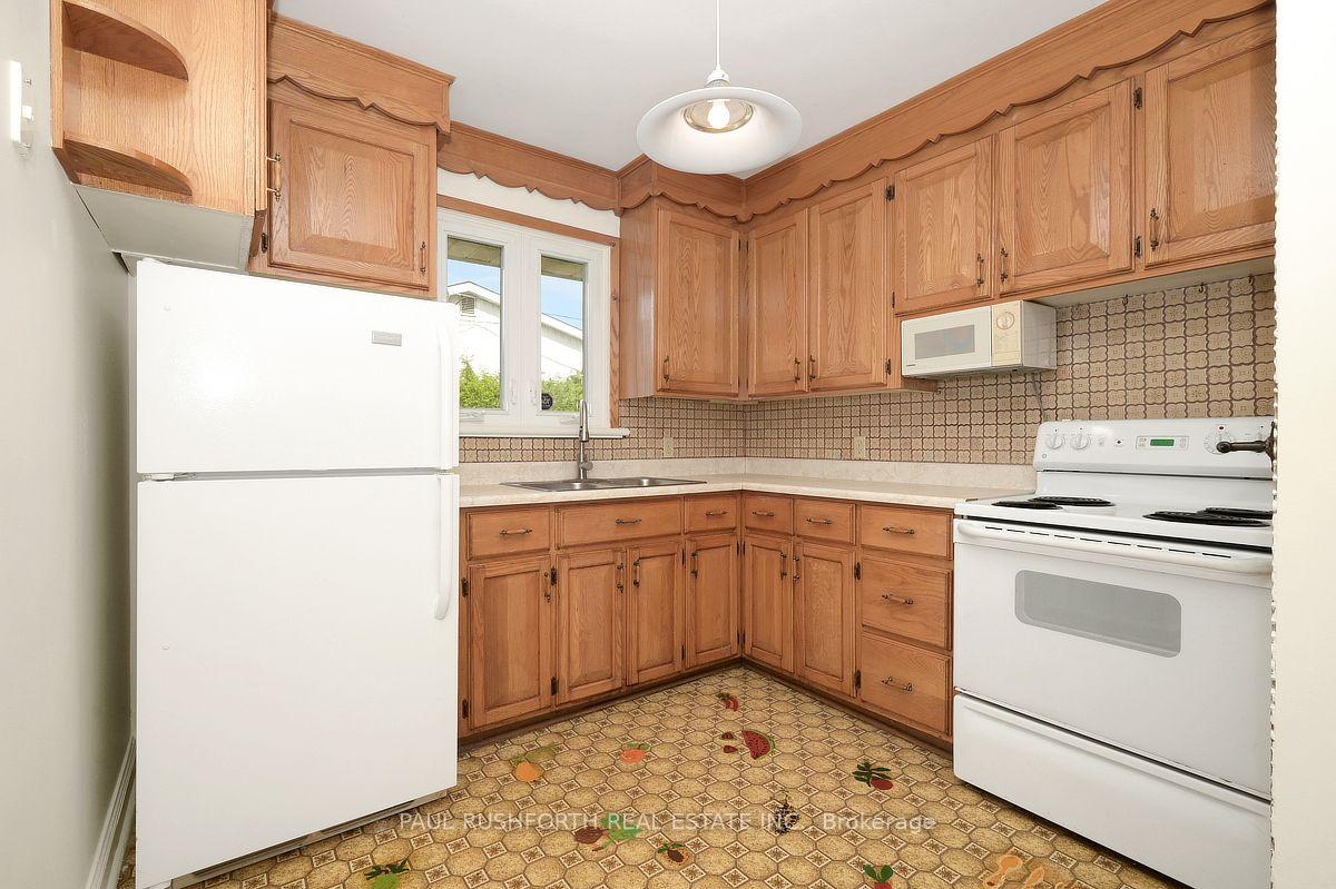 Photo 19 of 41 Capilano Drive, Ottawa, City View/Skyline/Fisher Heights/Parkwood Hills — HOMEH