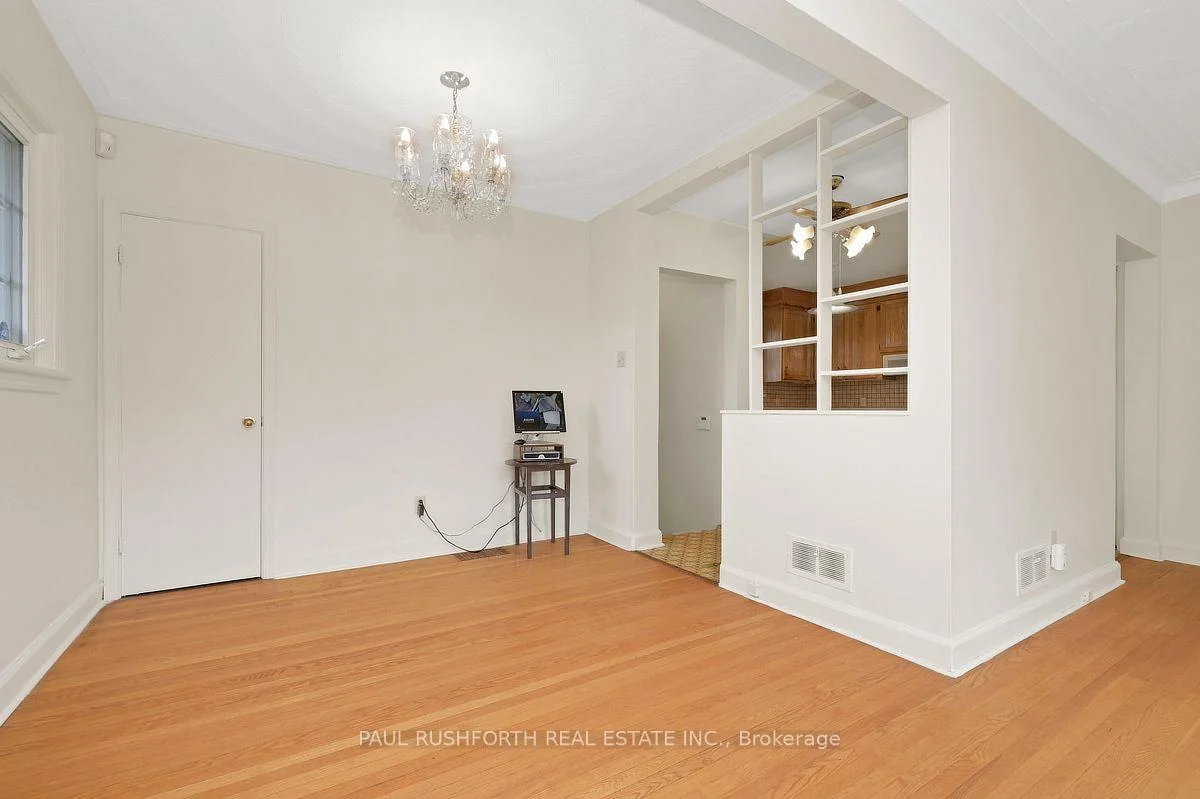Photo 14 of 41 Capilano Drive, Ottawa, City View/Skyline/Fisher Heights/Parkwood Hills — HOMEH