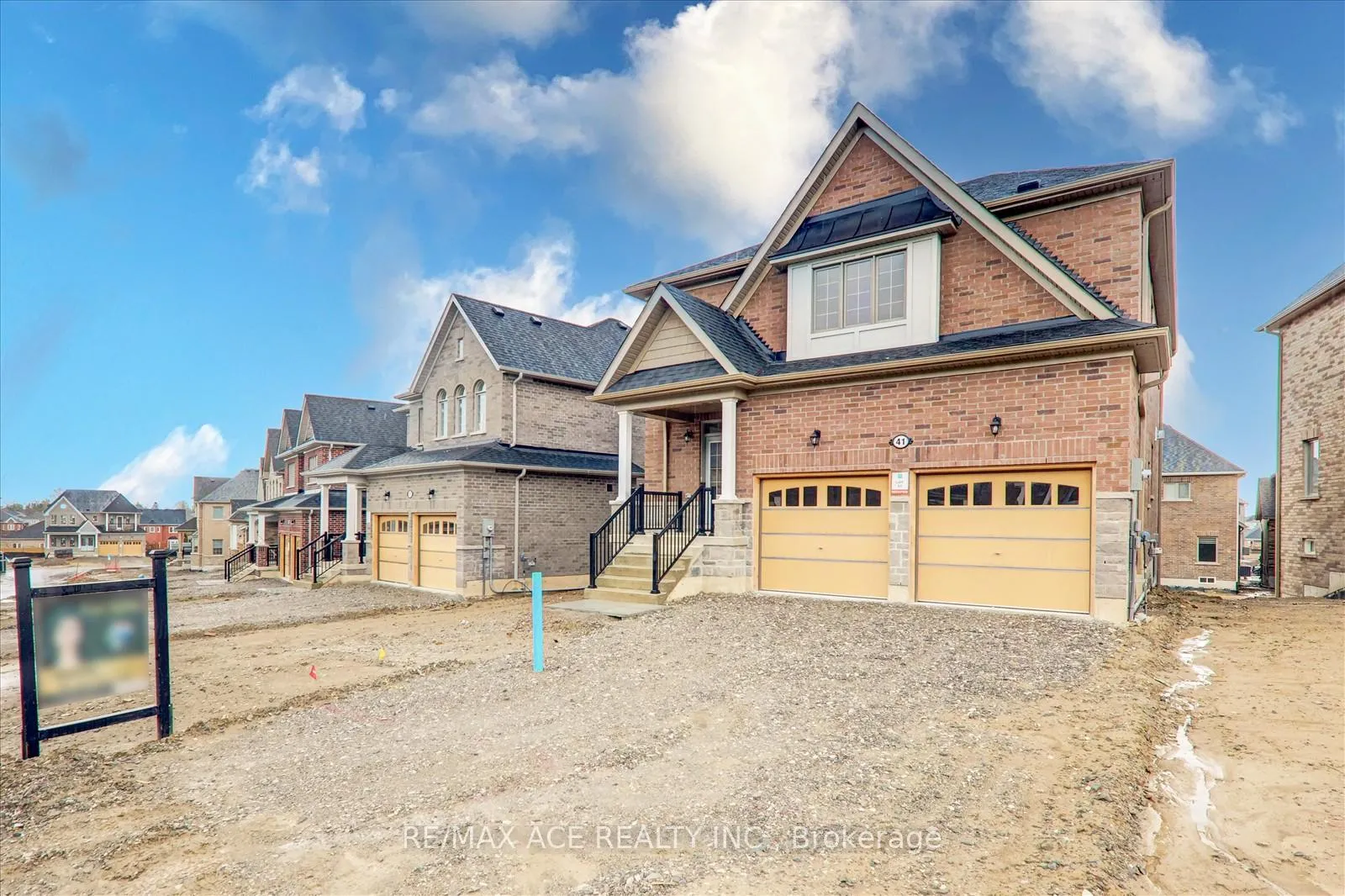 Photo 2 of 41 North Garden Boulevard, Scugog, Port Perry — HOMEH