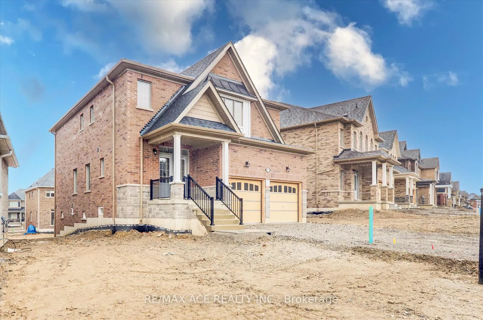 Photo 3 of 41 North Garden Boulevard, Scugog, Port Perry — HOMEH
