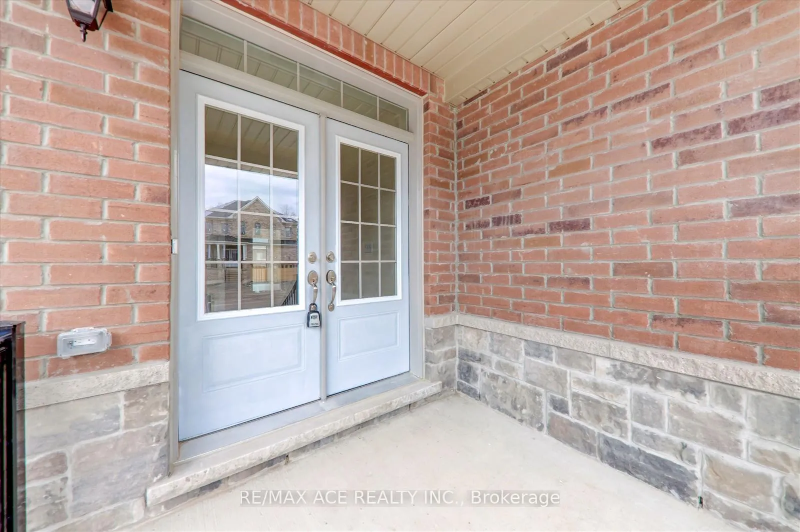 Photo 4 of 41 North Garden Boulevard, Scugog, Port Perry — HOMEH