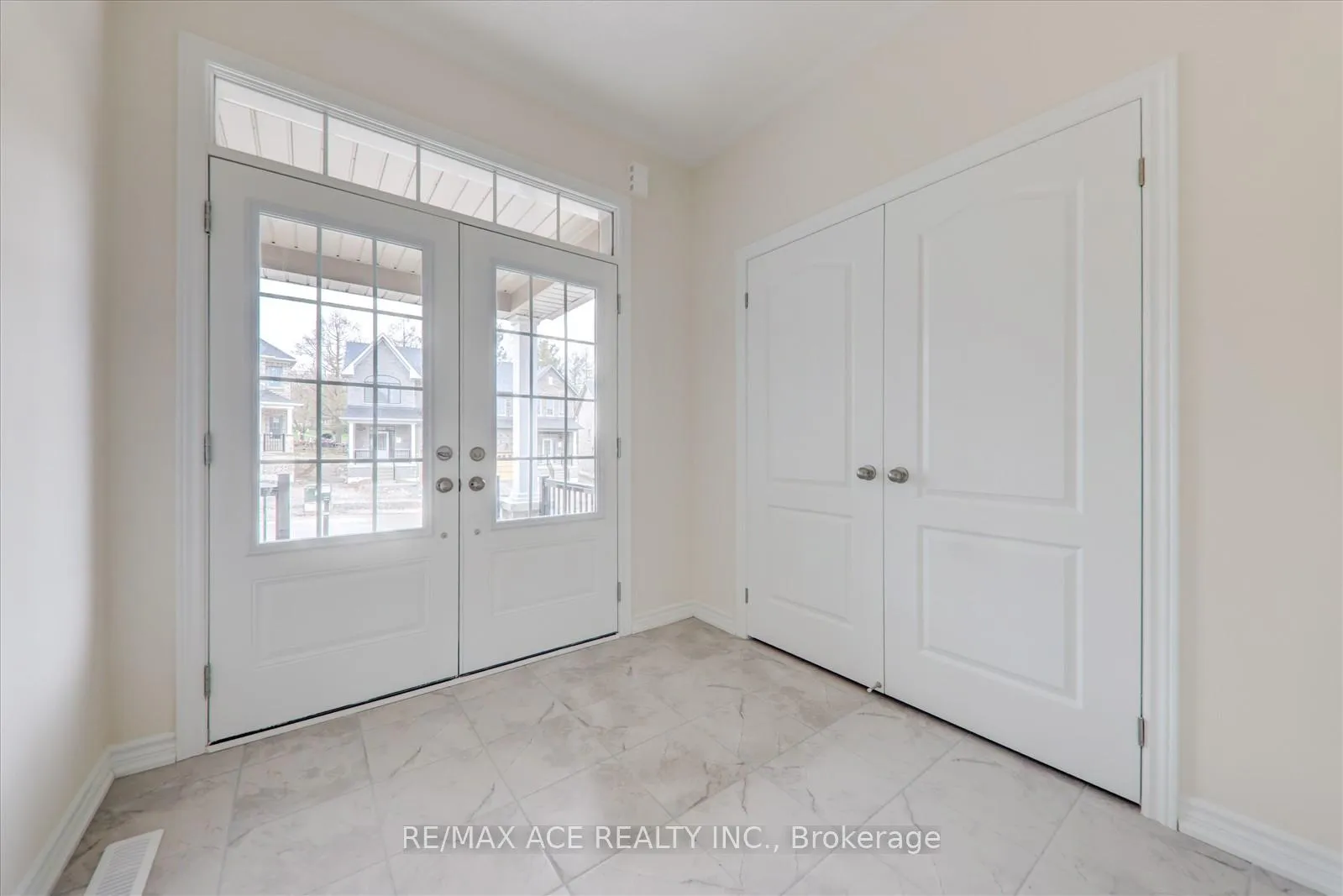 Photo 5 of 41 North Garden Boulevard, Scugog, Port Perry — HOMEH