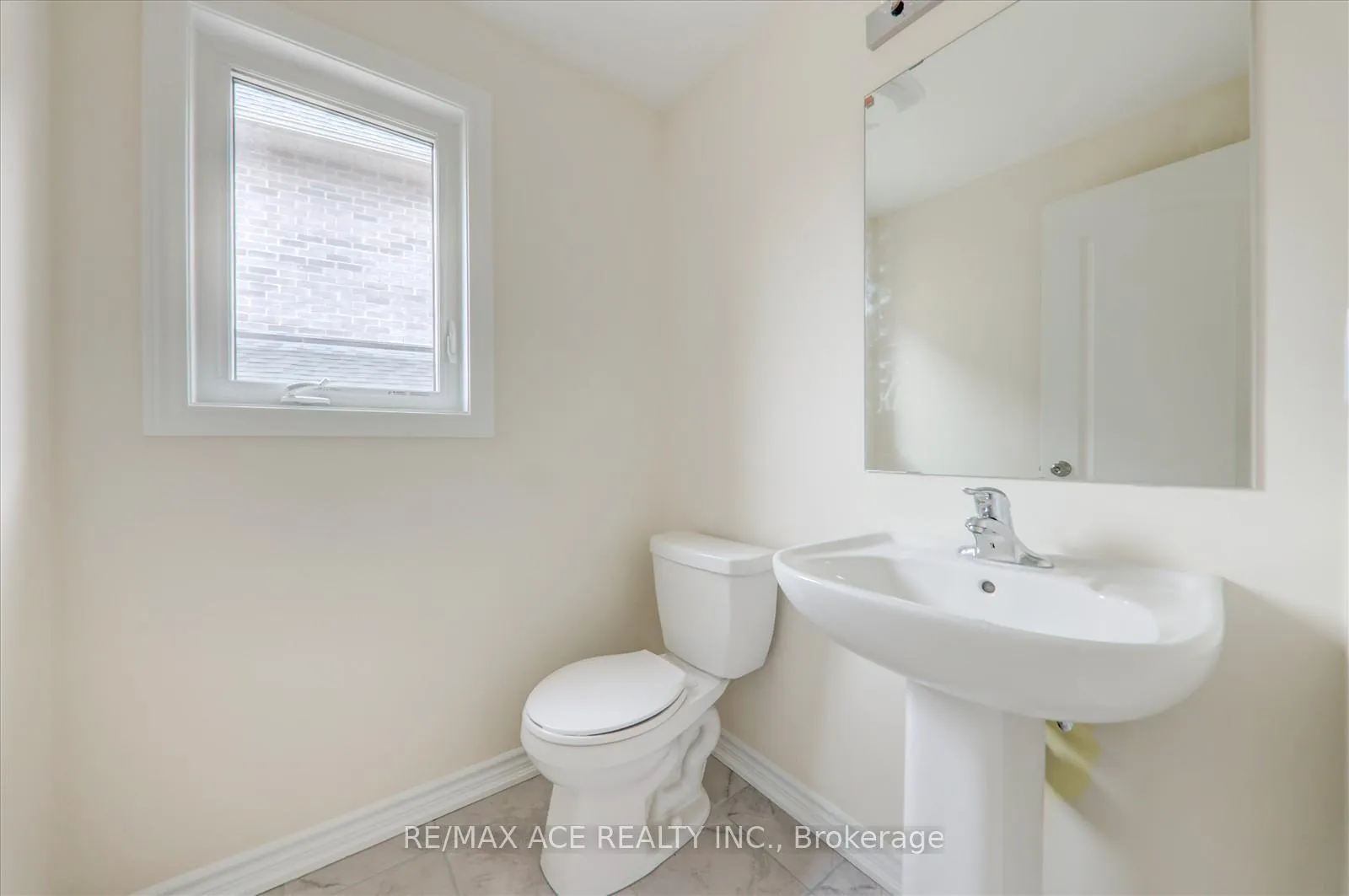 Photo 6 of 41 North Garden Boulevard, Scugog, Port Perry — HOMEH