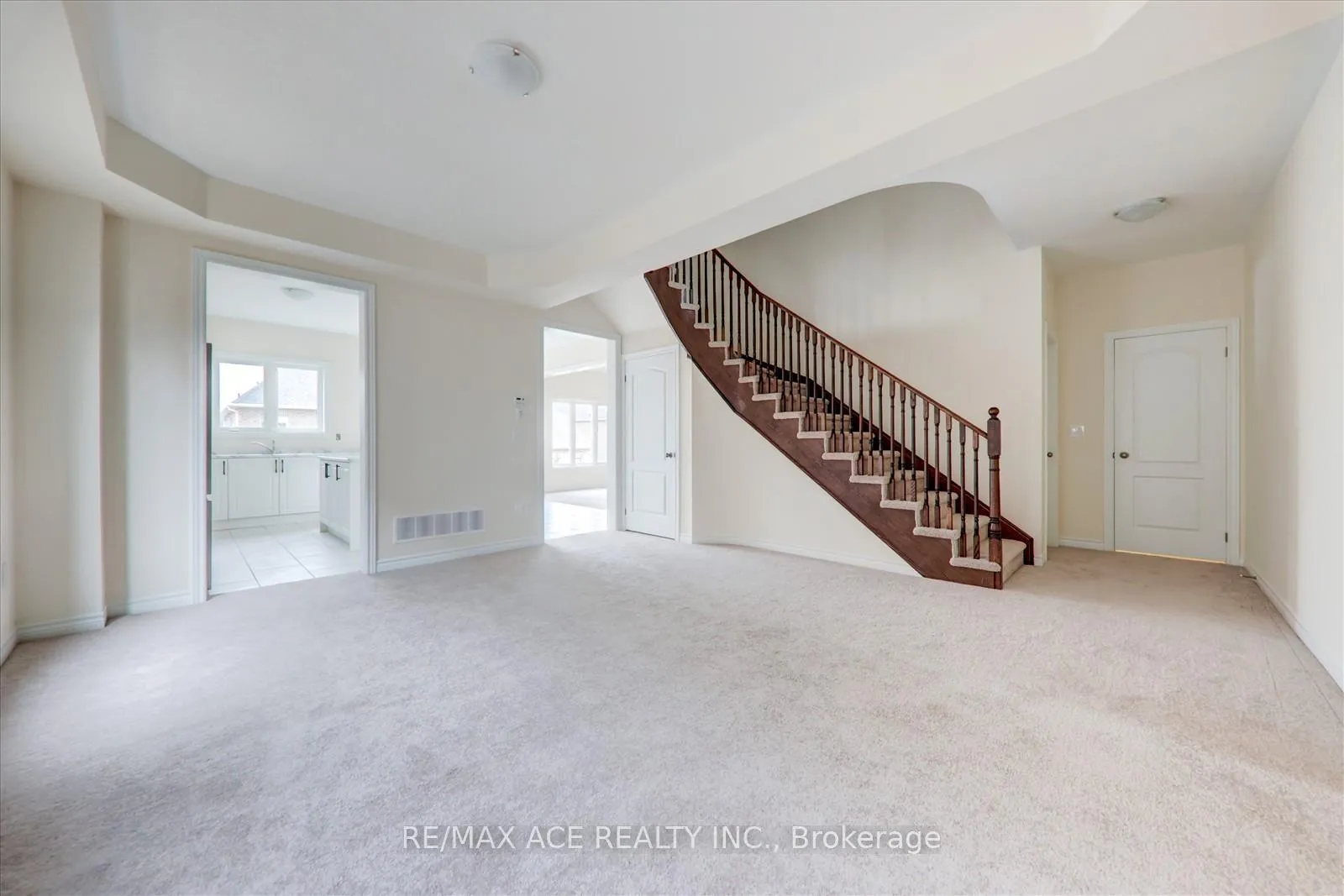 Photo 7 of 41 North Garden Boulevard, Scugog, Port Perry — HOMEH