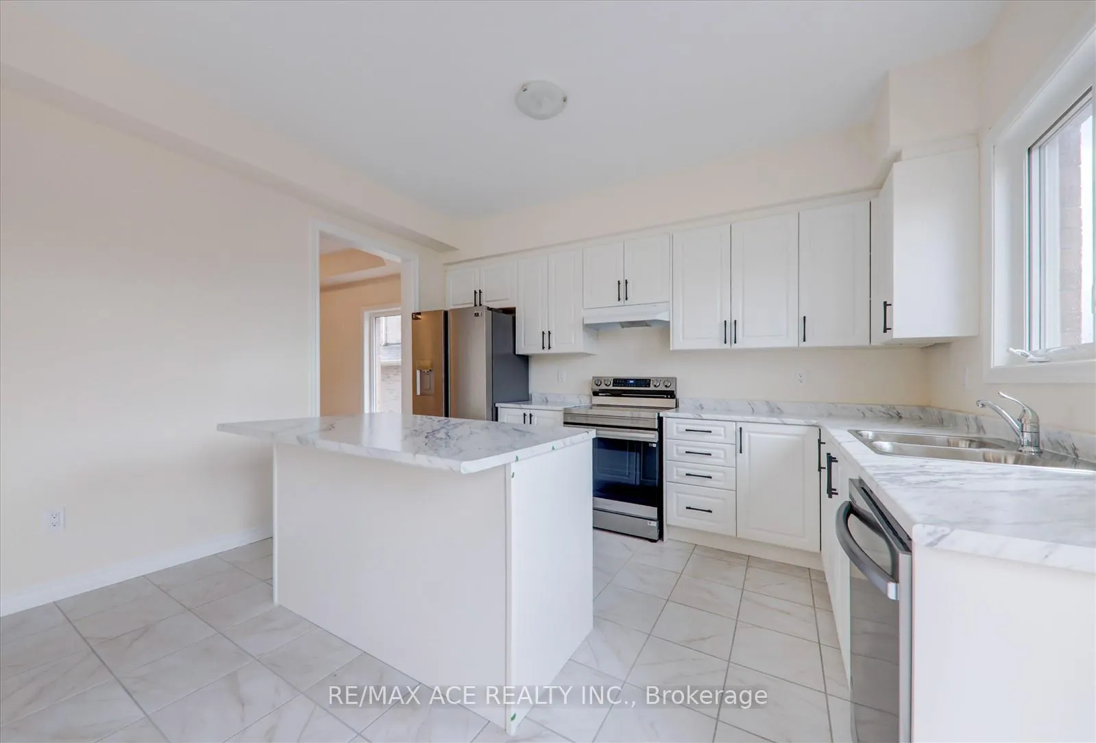 Photo 12 of 41 North Garden Boulevard, Scugog, Port Perry — HOMEH