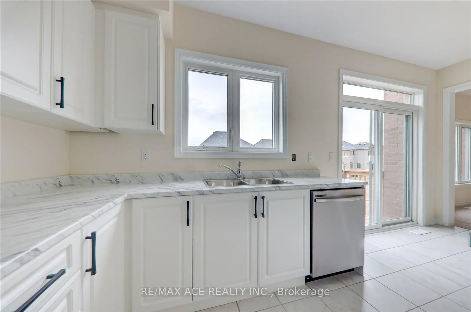 Photo 14 of 41 North Garden Boulevard, Scugog, Port Perry — HOMEH