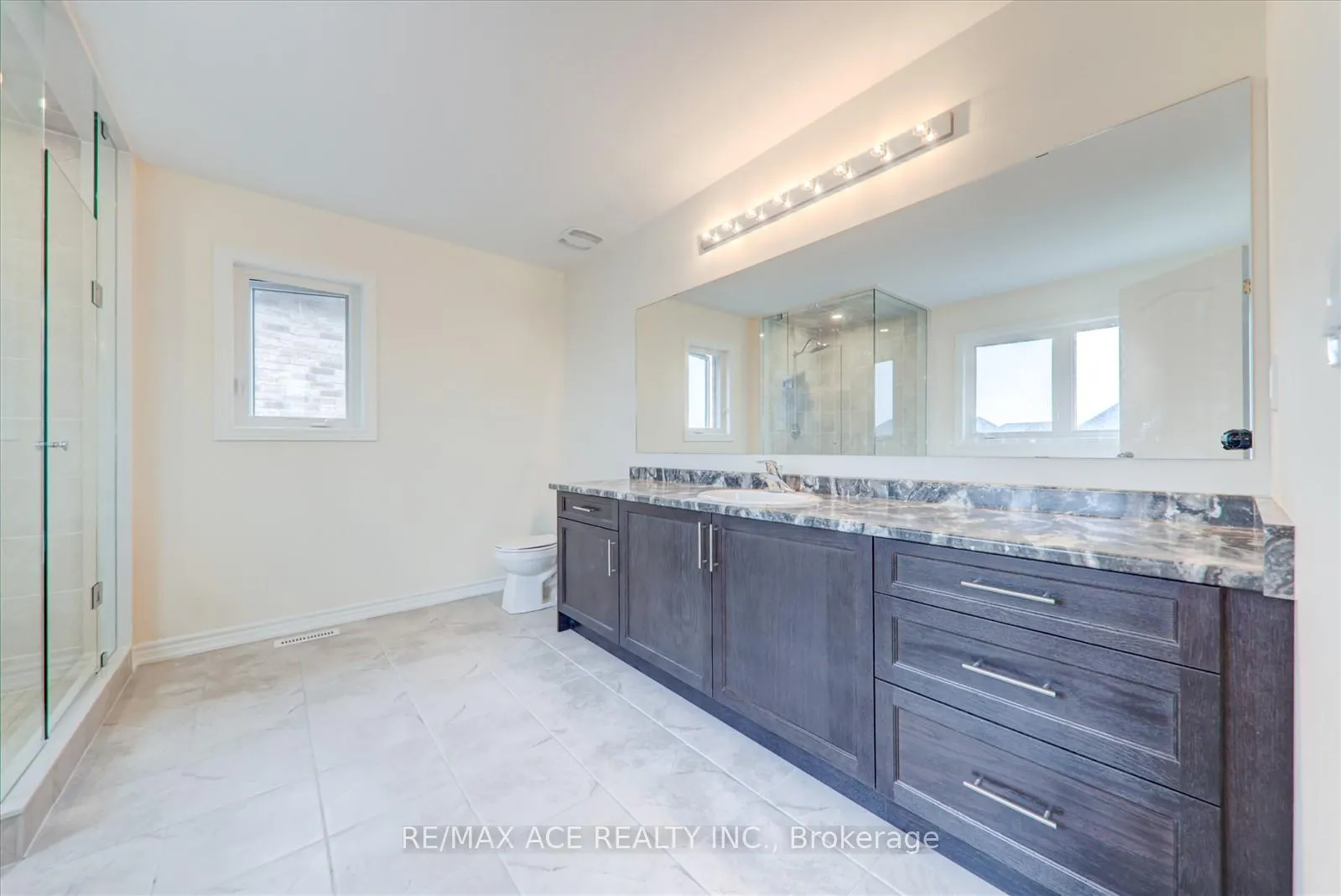 Photo 21 of 41 North Garden Boulevard, Scugog, Port Perry — HOMEH