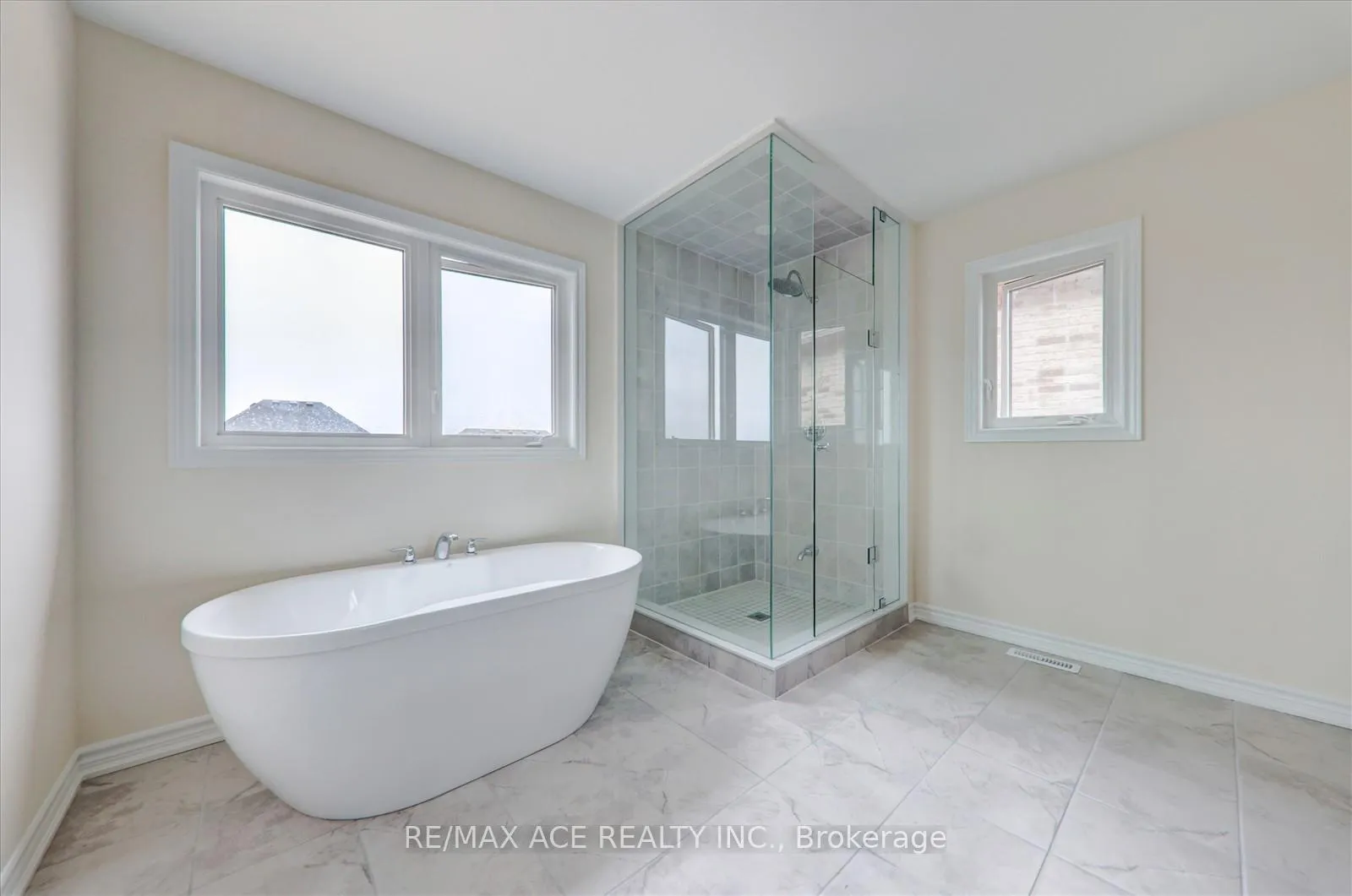 Photo 22 of 41 North Garden Boulevard, Scugog, Port Perry — HOMEH