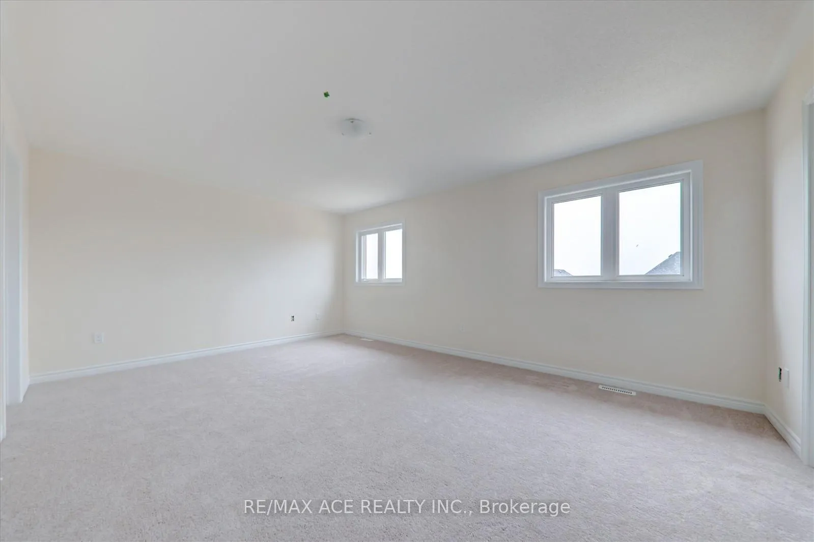 Photo 23 of 41 North Garden Boulevard, Scugog, Port Perry — HOMEH