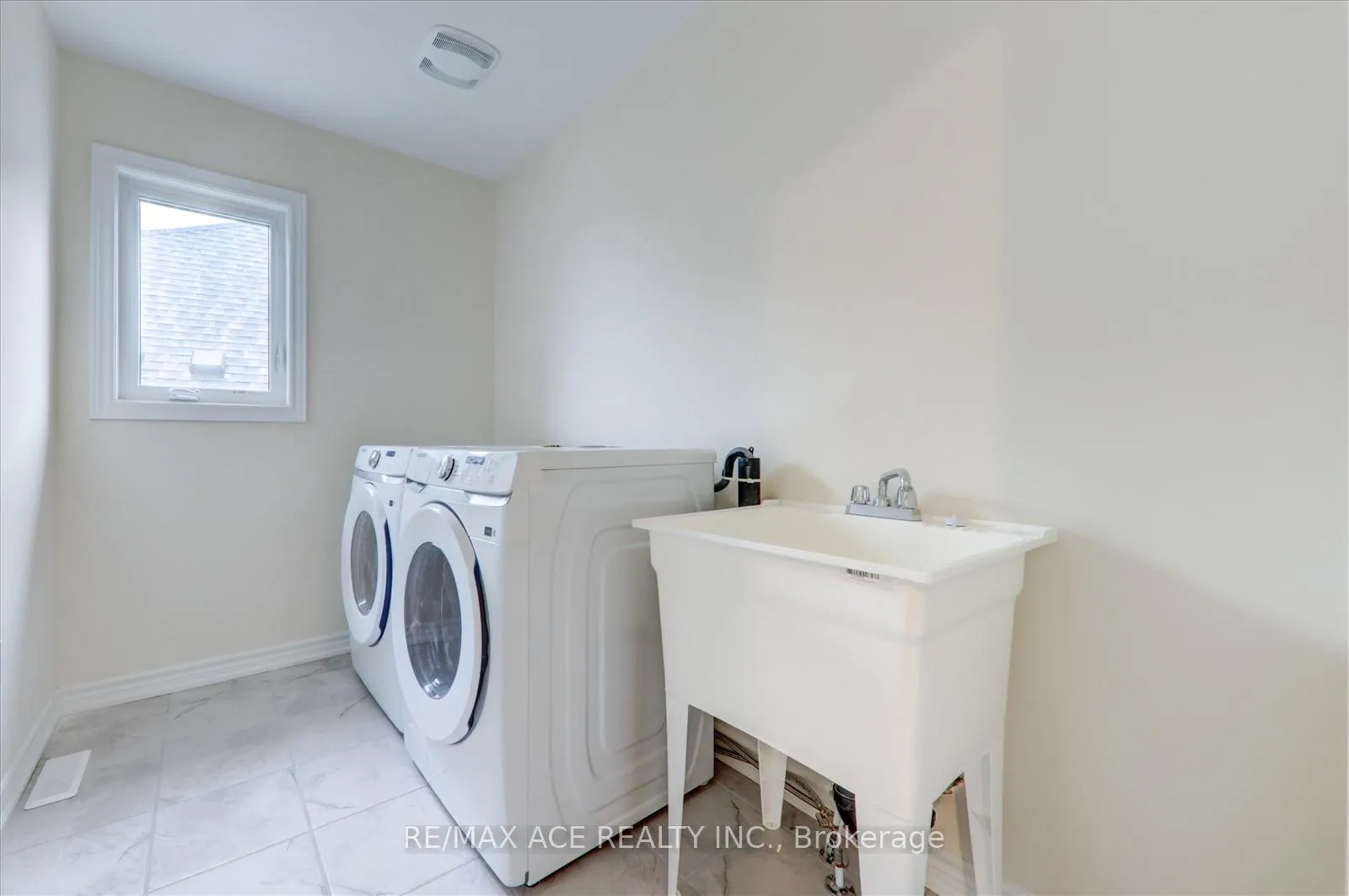 Photo 25 of 41 North Garden Boulevard, Scugog, Port Perry — HOMEH
