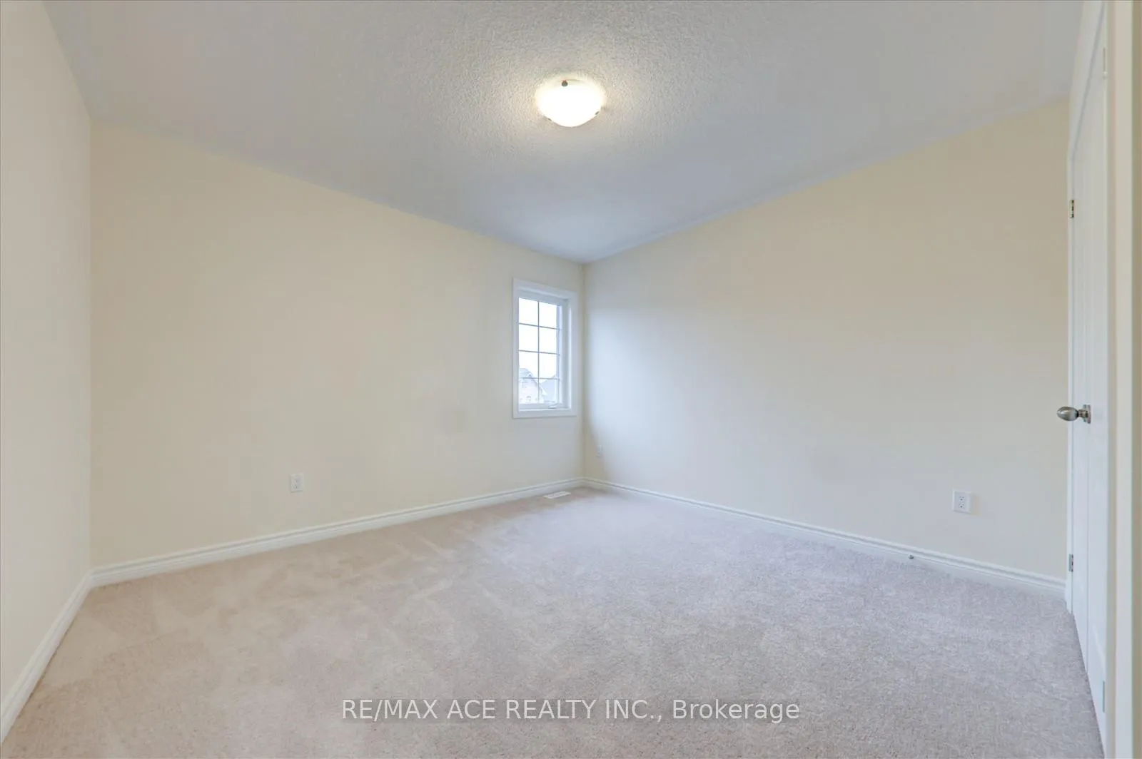 Photo 26 of 41 North Garden Boulevard, Scugog, Port Perry — HOMEH