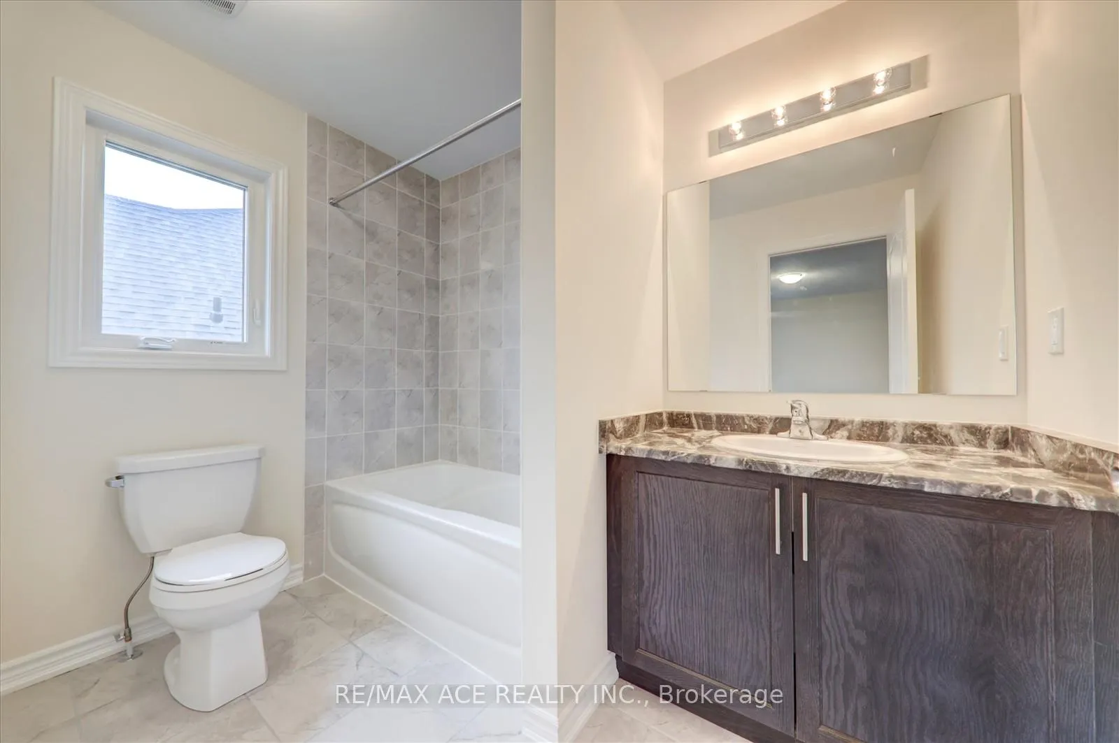 Photo 28 of 41 North Garden Boulevard, Scugog, Port Perry — HOMEH
