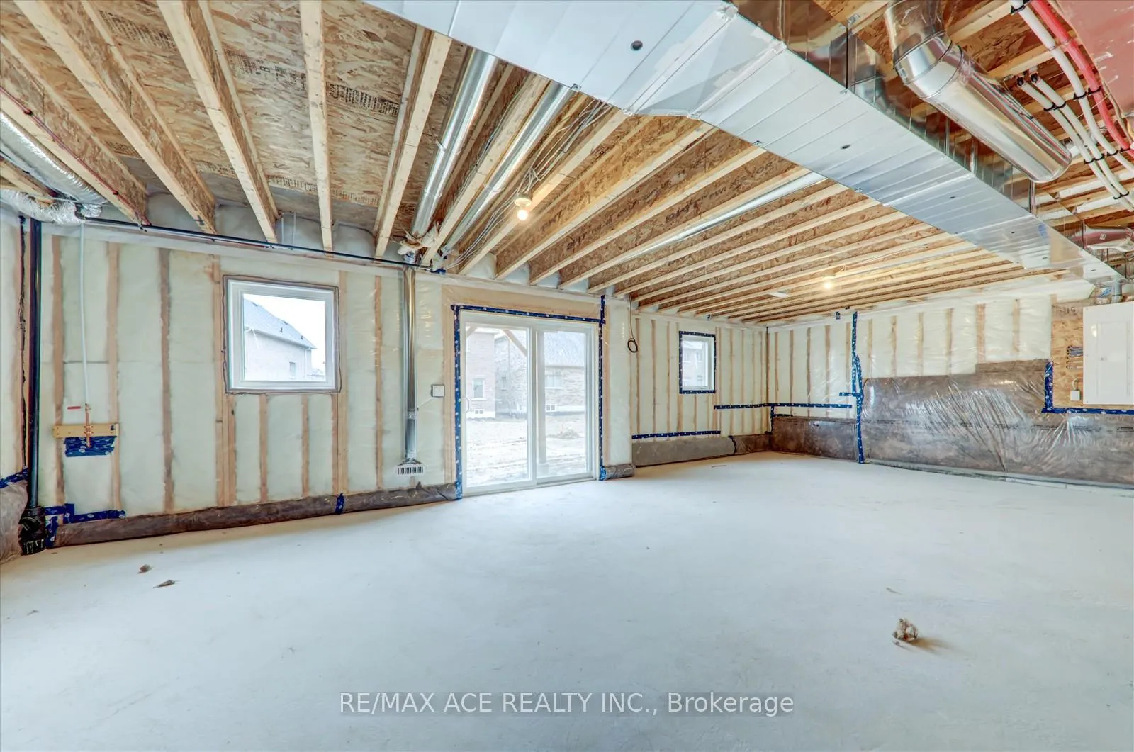 Photo 35 of 41 North Garden Boulevard, Scugog, Port Perry — HOMEH
