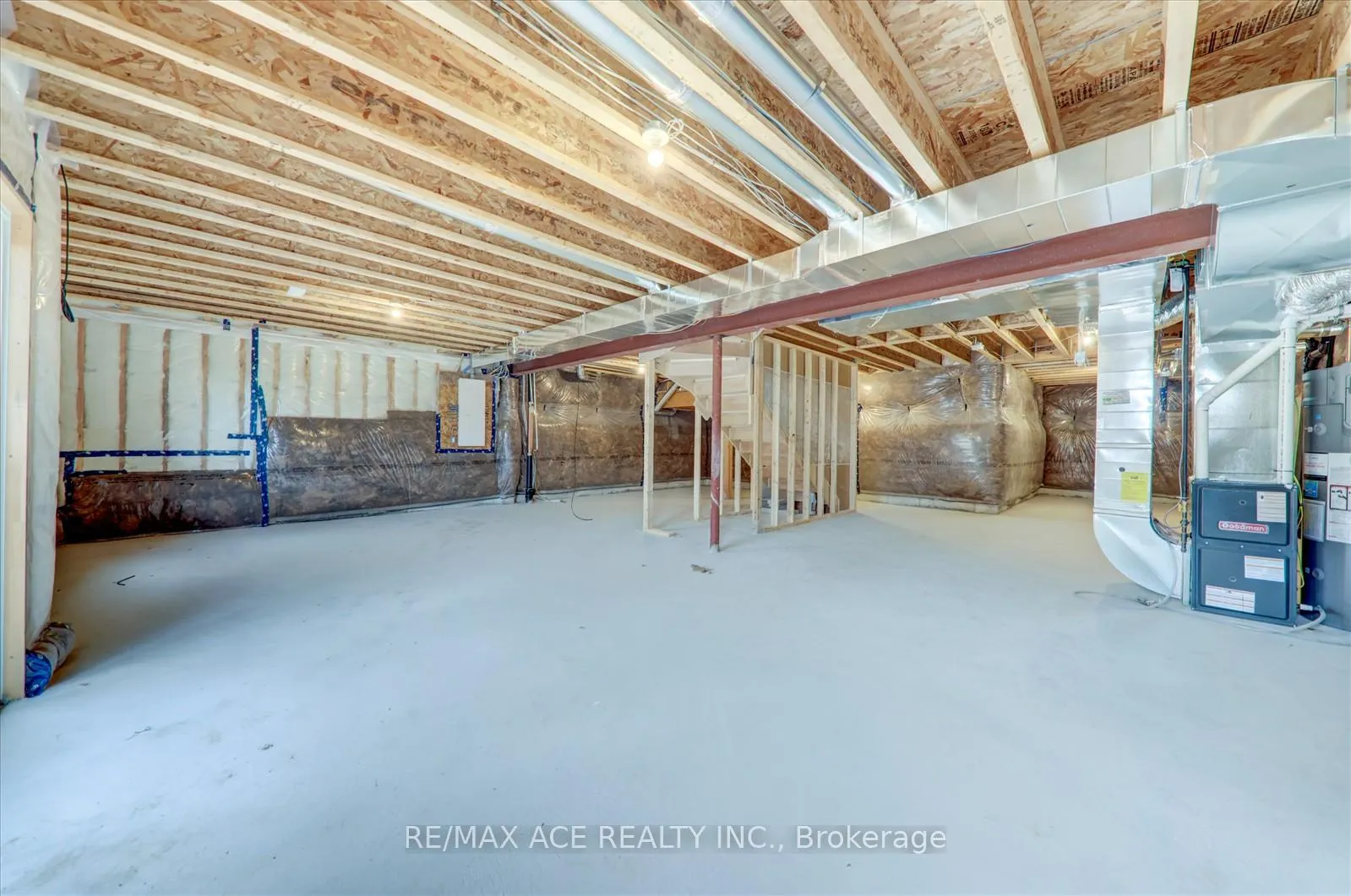 Photo 36 of 41 North Garden Boulevard, Scugog, Port Perry — HOMEH