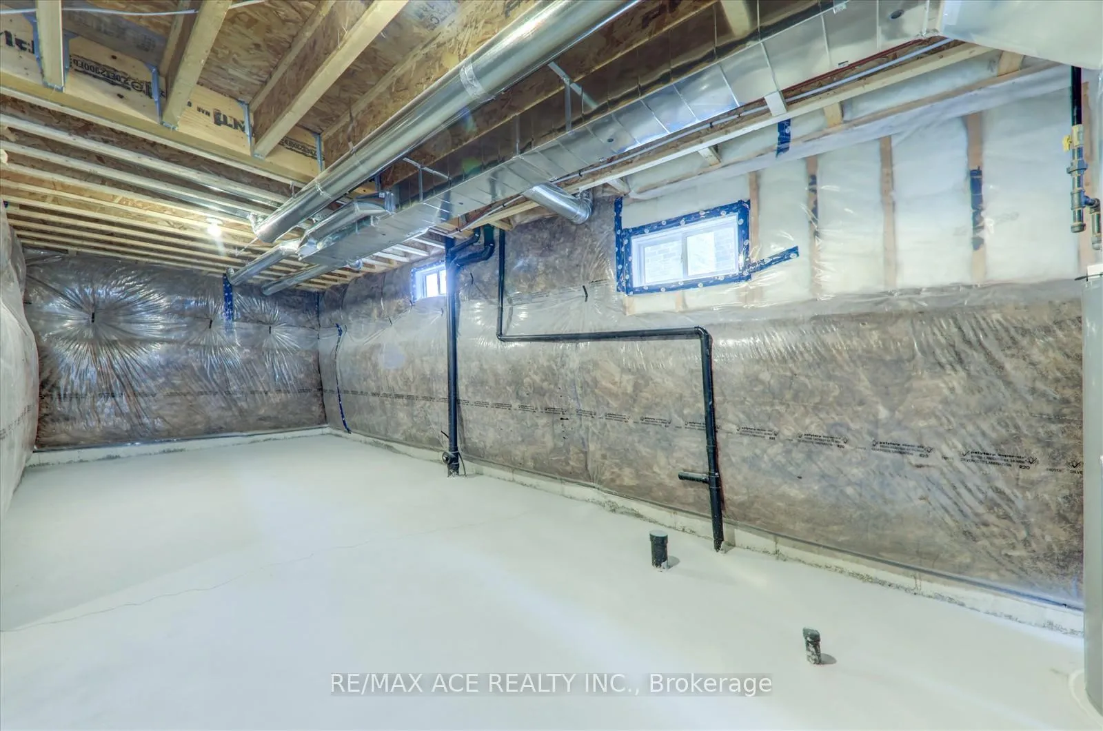 Photo 38 of 41 North Garden Boulevard, Scugog, Port Perry — HOMEH