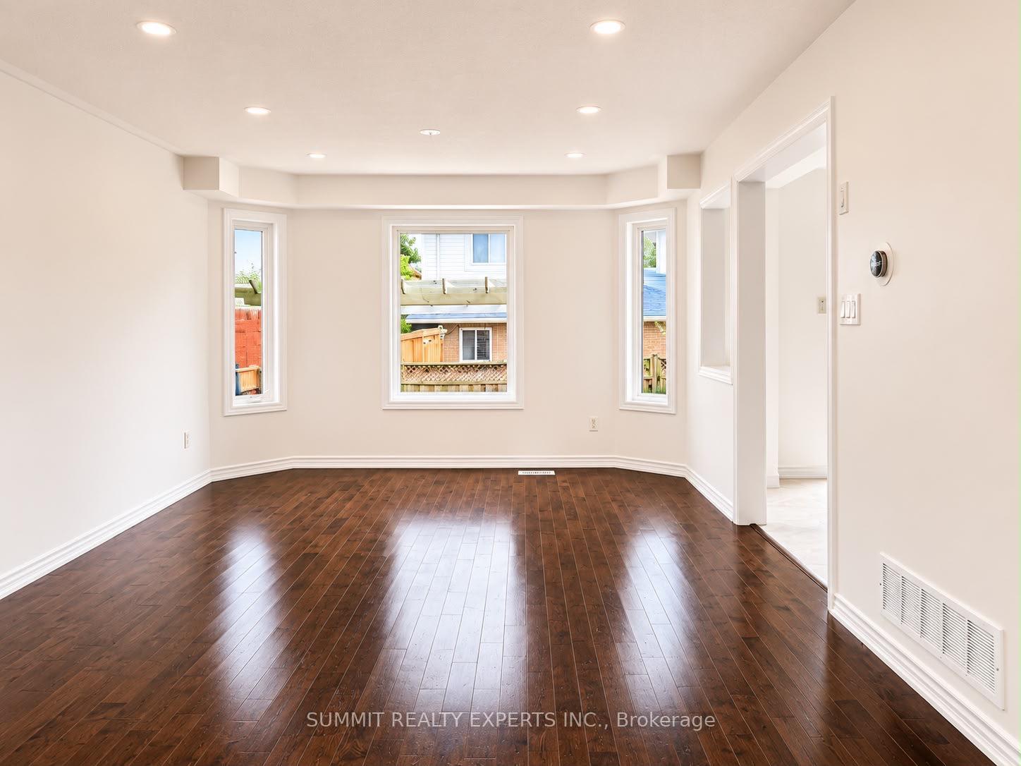 Photo 3 of 25 Deforest Drive, Brampton, Fletcher's Meadow — HOMEH