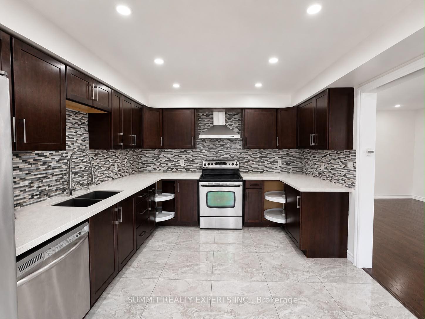 Photo 5 of 25 Deforest Drive, Brampton, Fletcher's Meadow — HOMEH