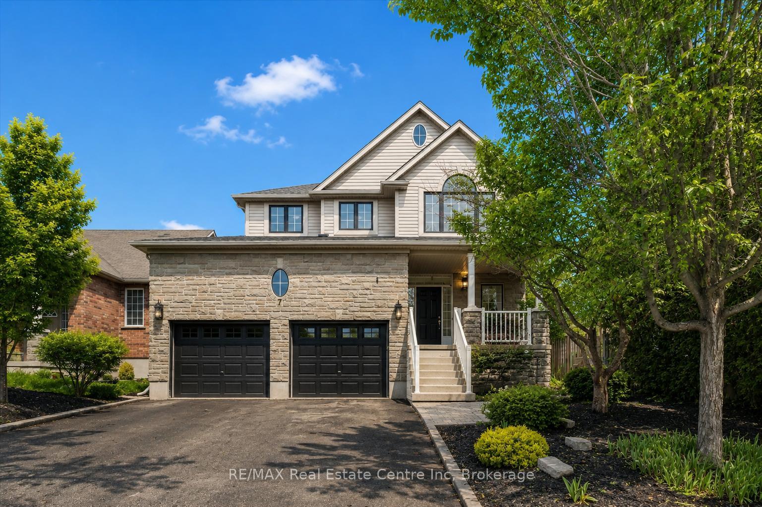 Photo 2 of 7 Hardy Street, Guelph, St. George's — HOMEH