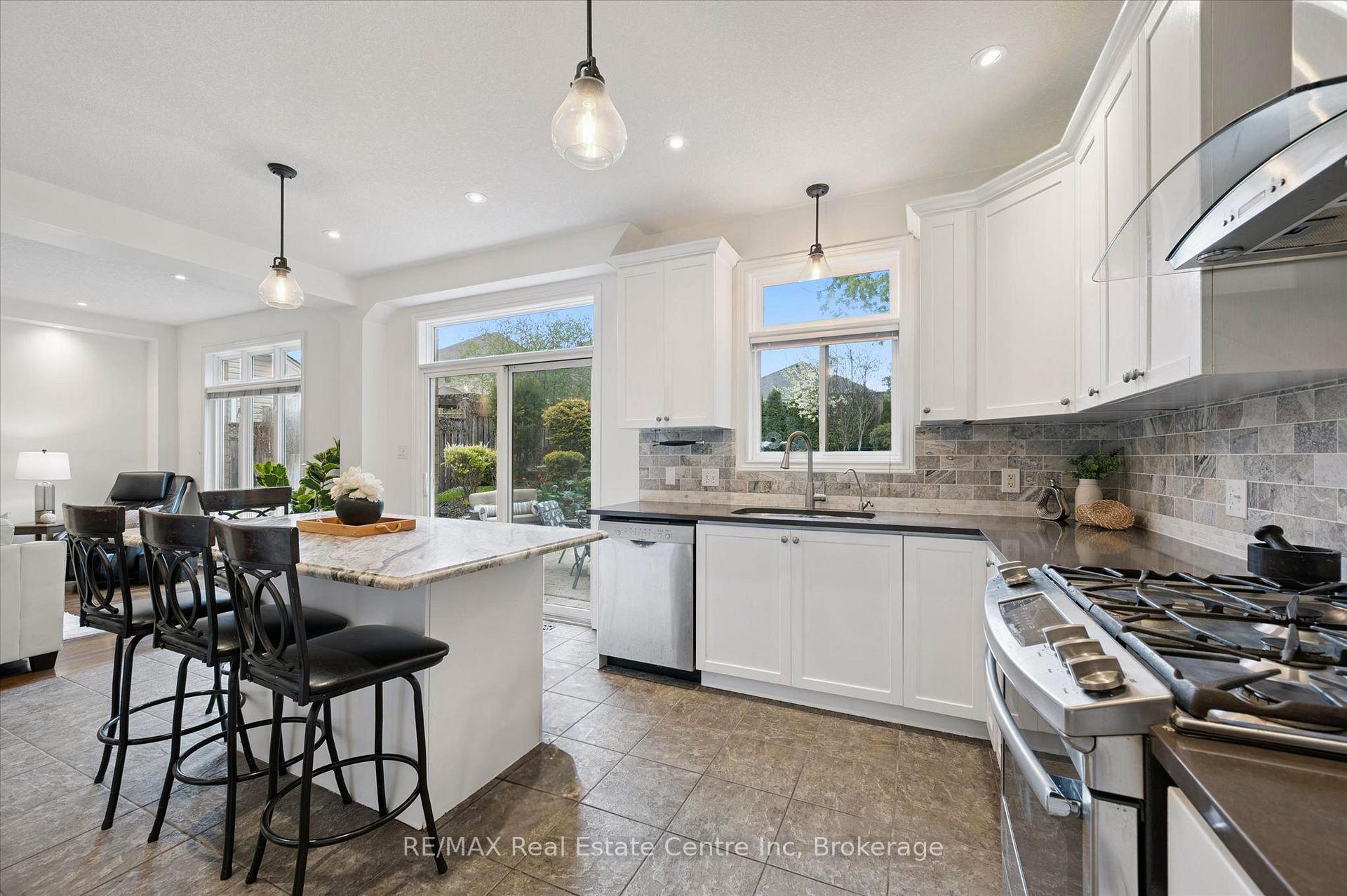 Photo 11 of 7 Hardy Street, Guelph, St. George's — HOMEH