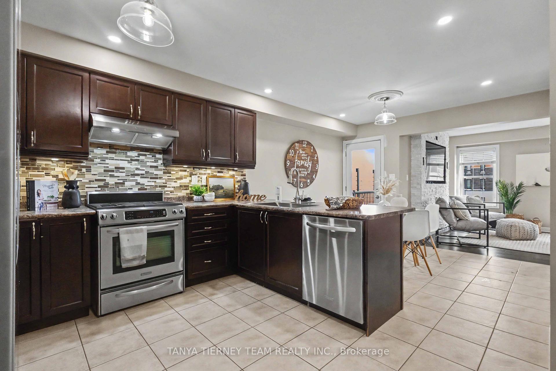Photo 4 of 96 Mildenhall Place, Whitby, Brooklin — HOMEH