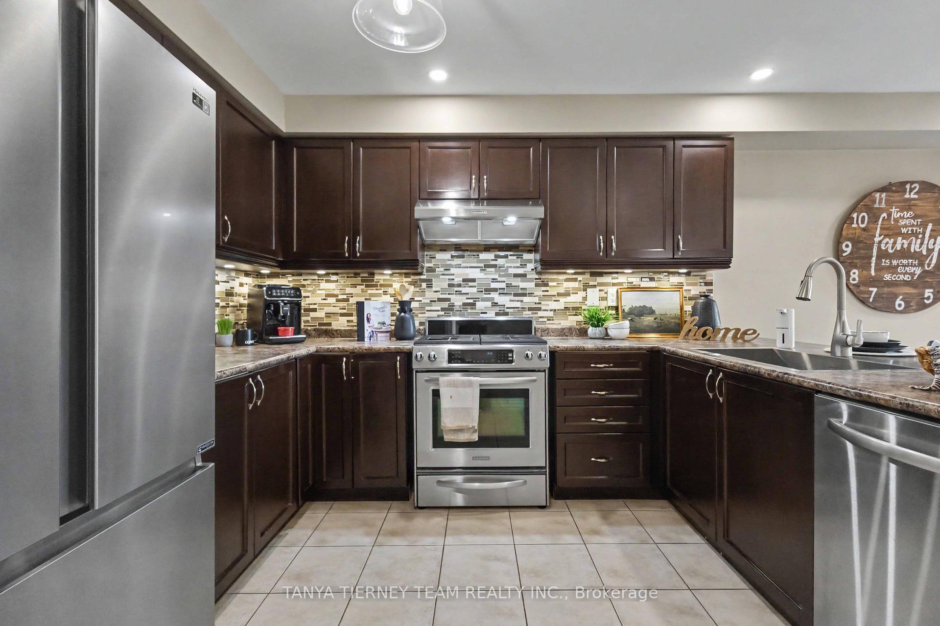 Photo 5 of 96 Mildenhall Place, Whitby, Brooklin — HOMEH